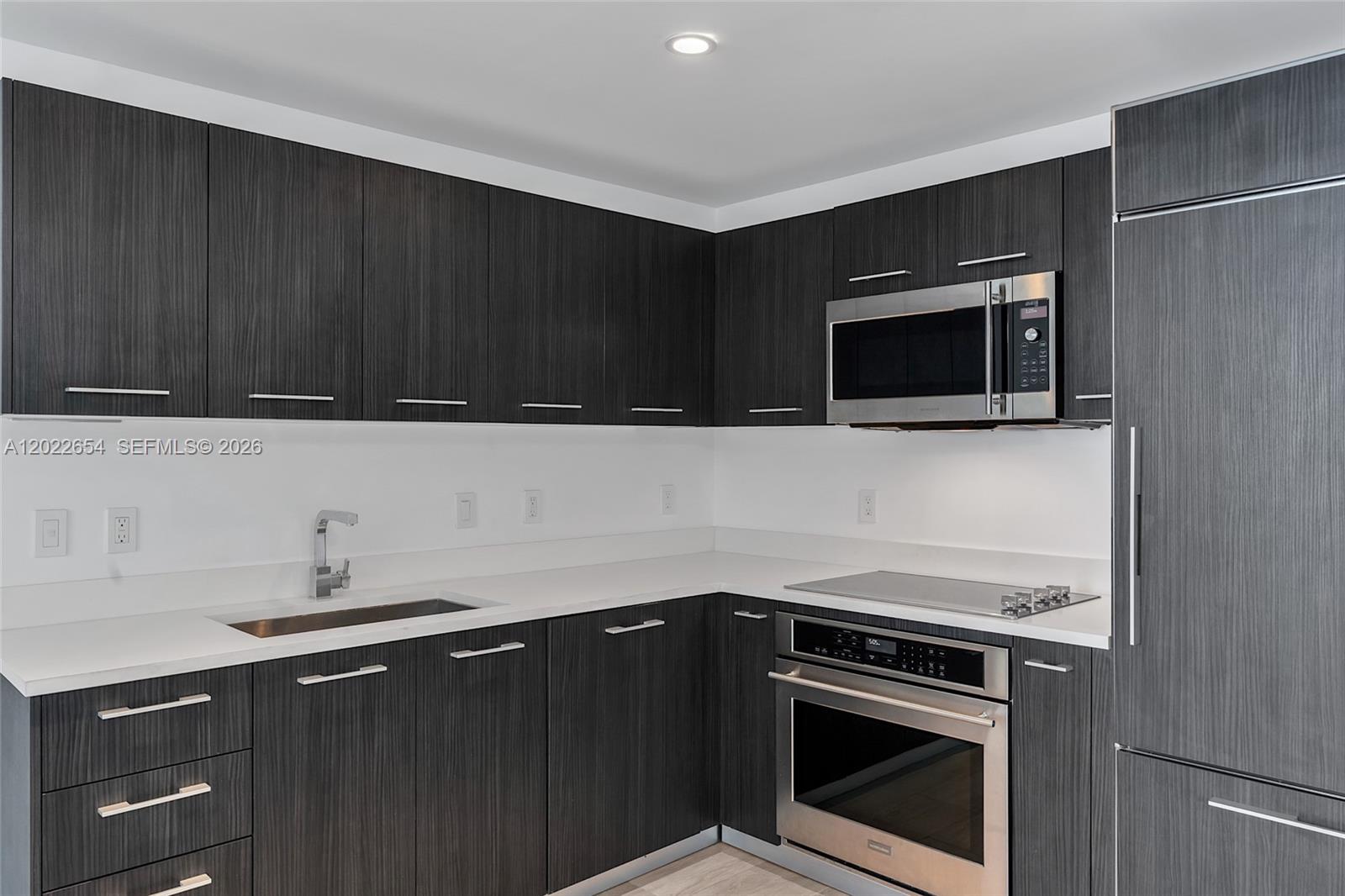 45 SW 9th St #3502 Miami, FL 33130