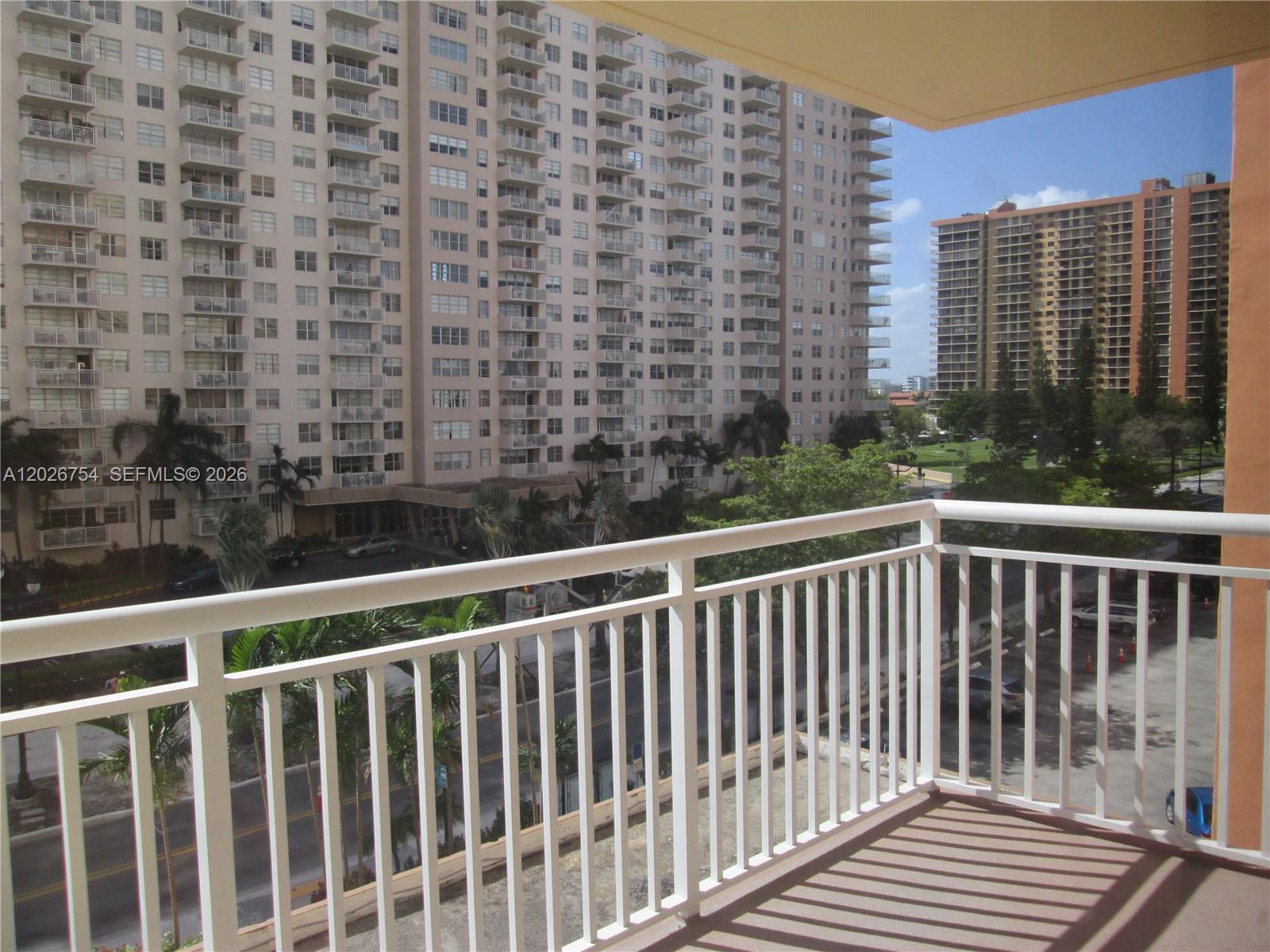 image Winston Towers 2004