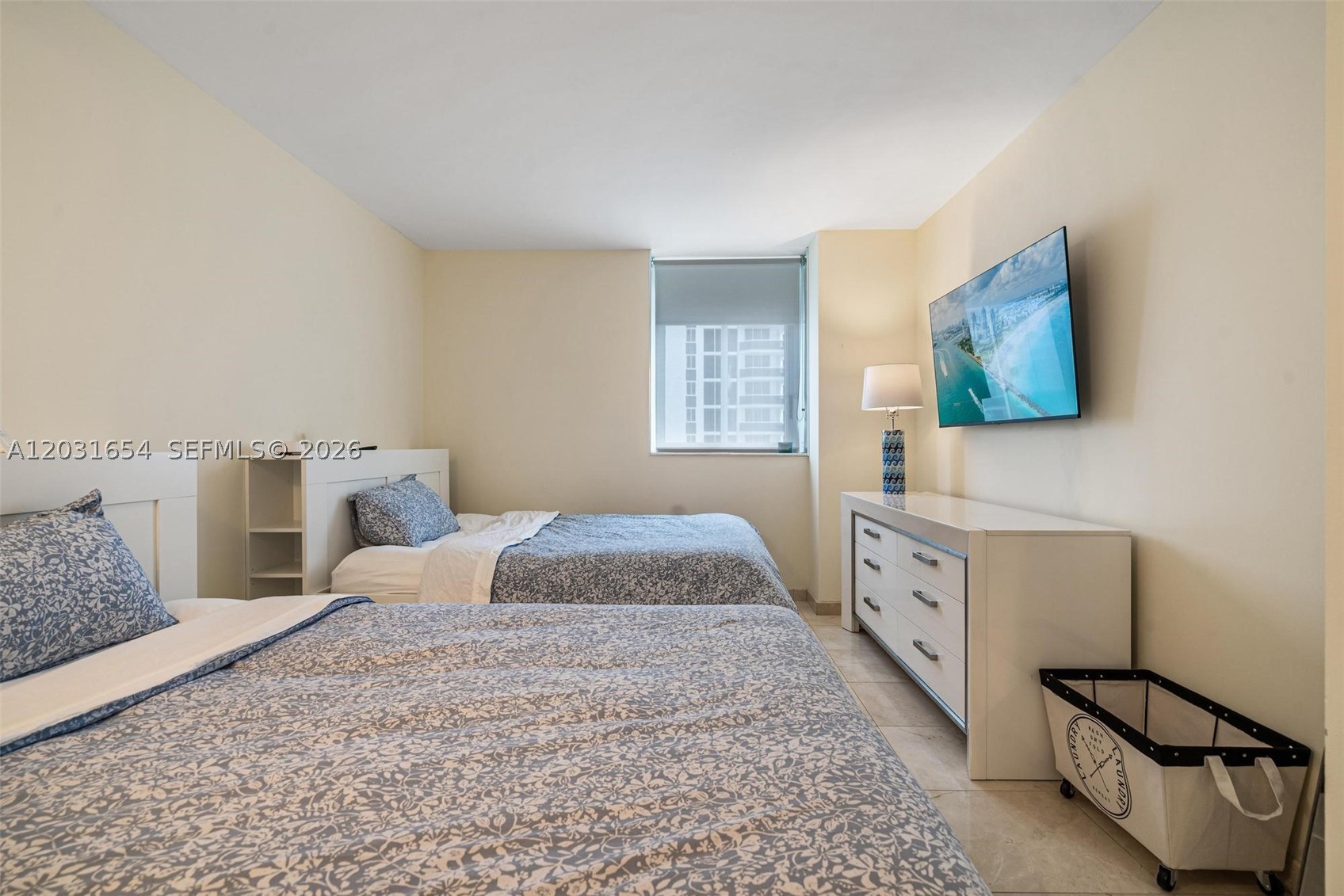 image Blue Diamond25