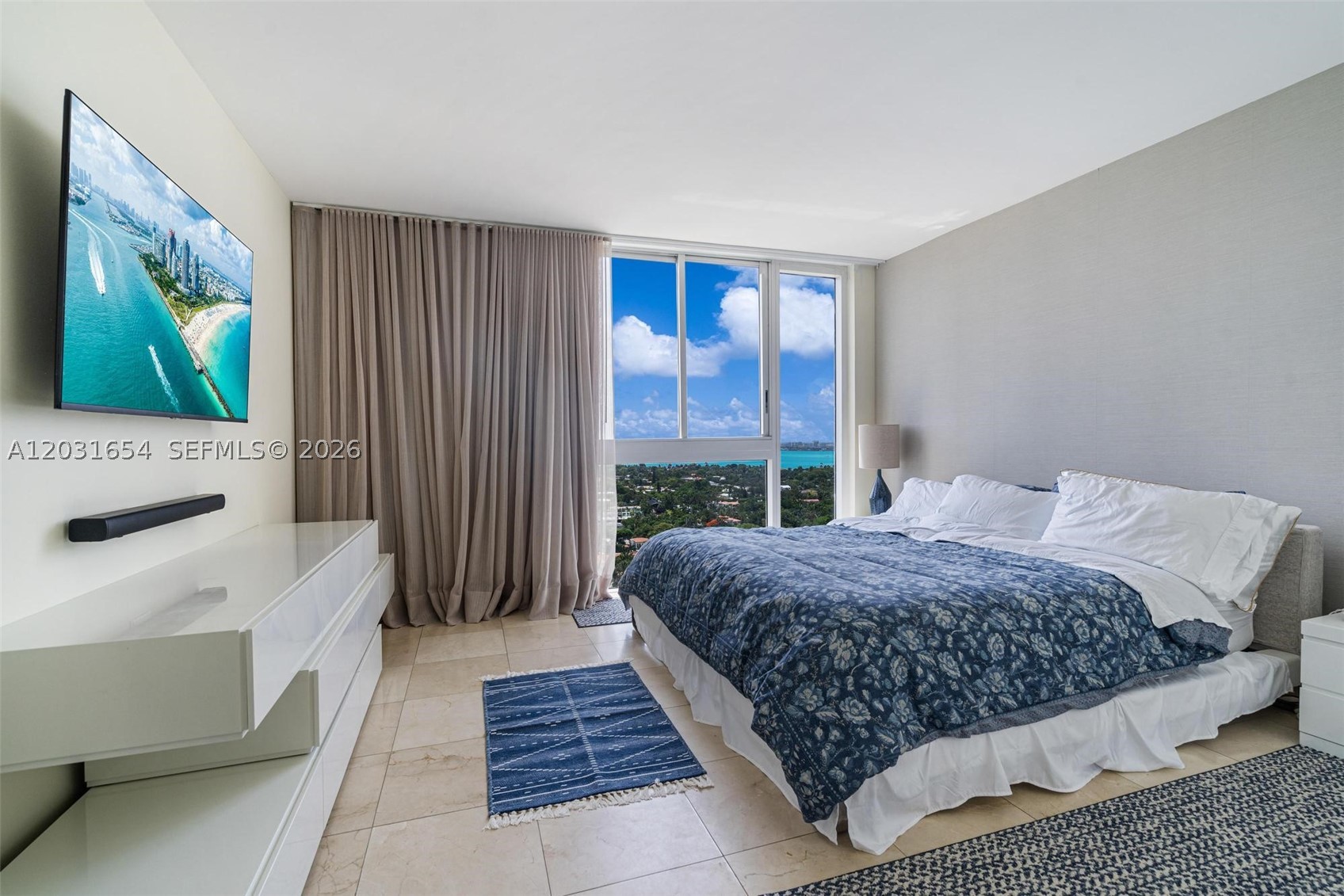image Blue Diamond28