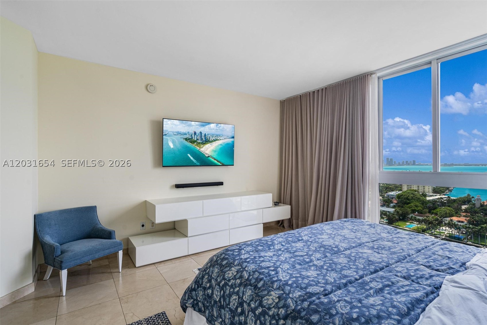 image Blue Diamond30