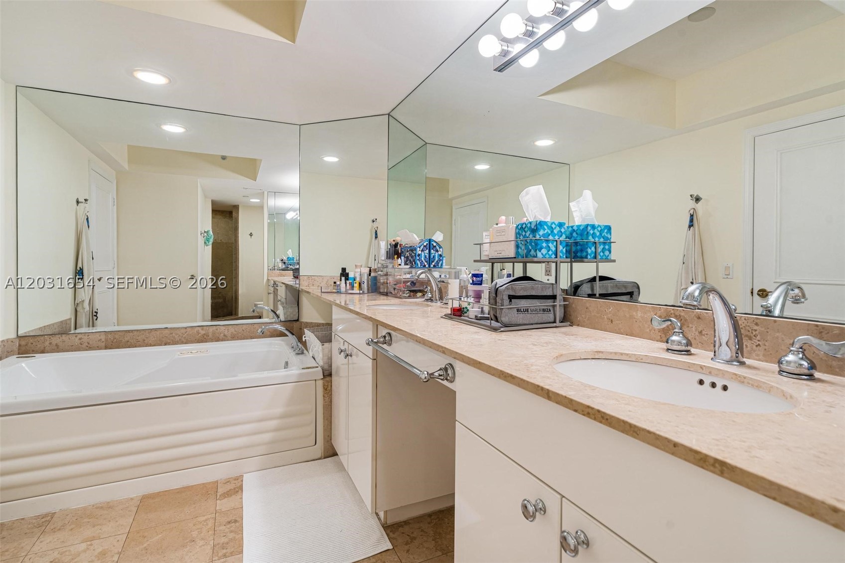 image Blue Diamond33
