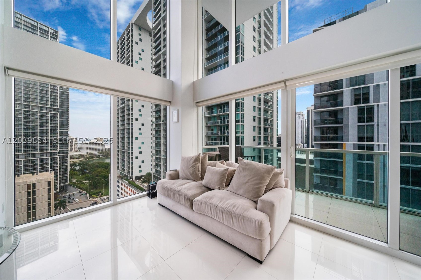 image Brickell on the River South9