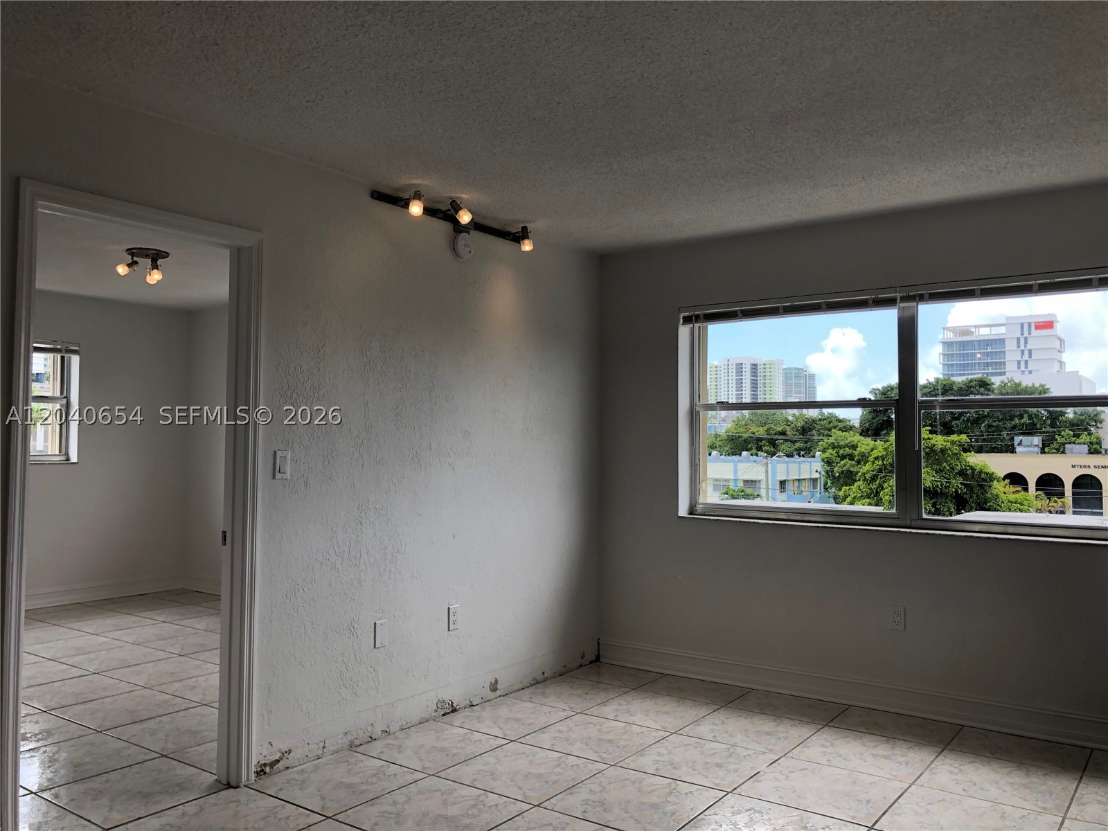 444 SW 4th St #404