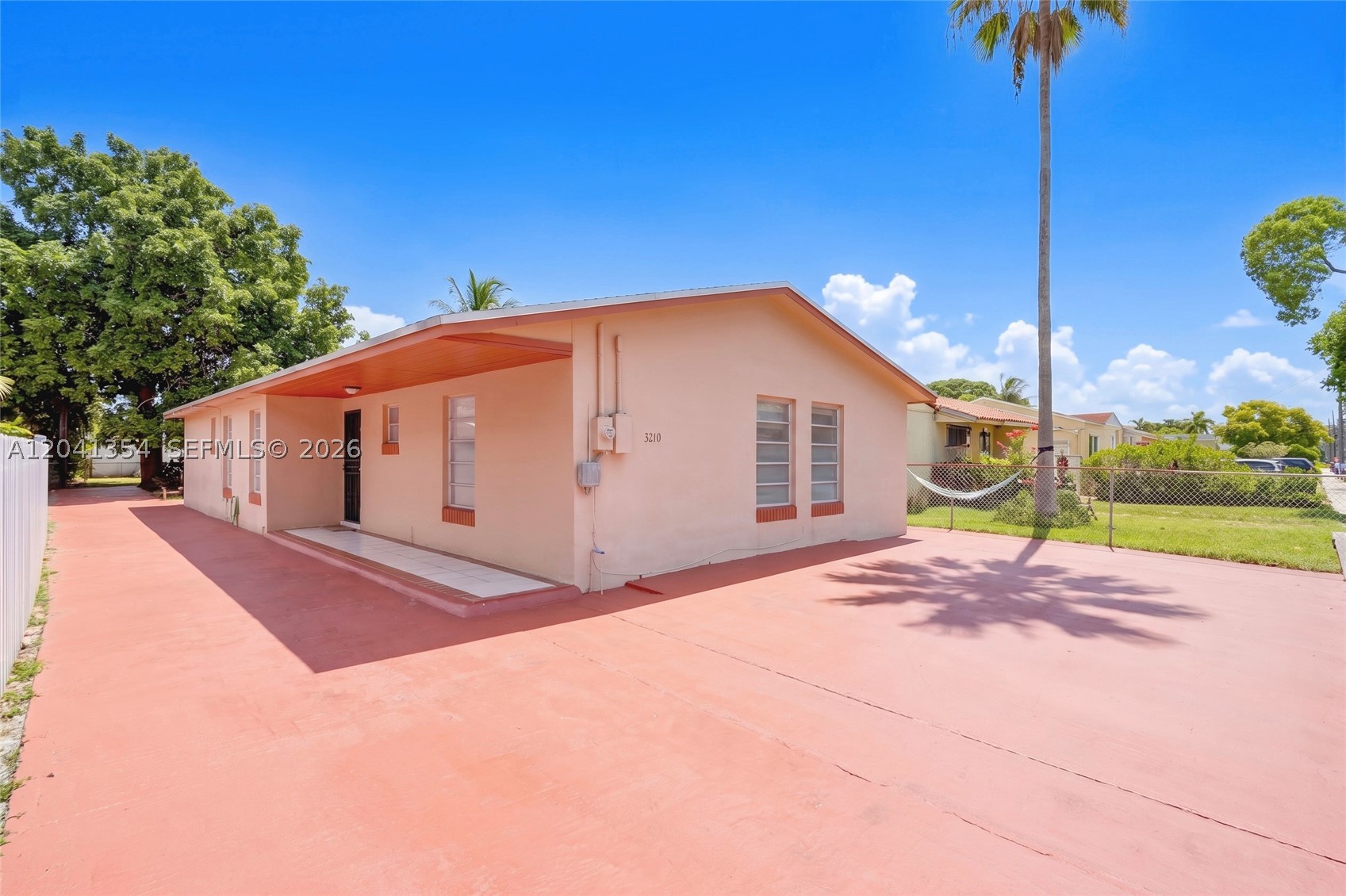 3210 NW 19th St Miami, FL 33125