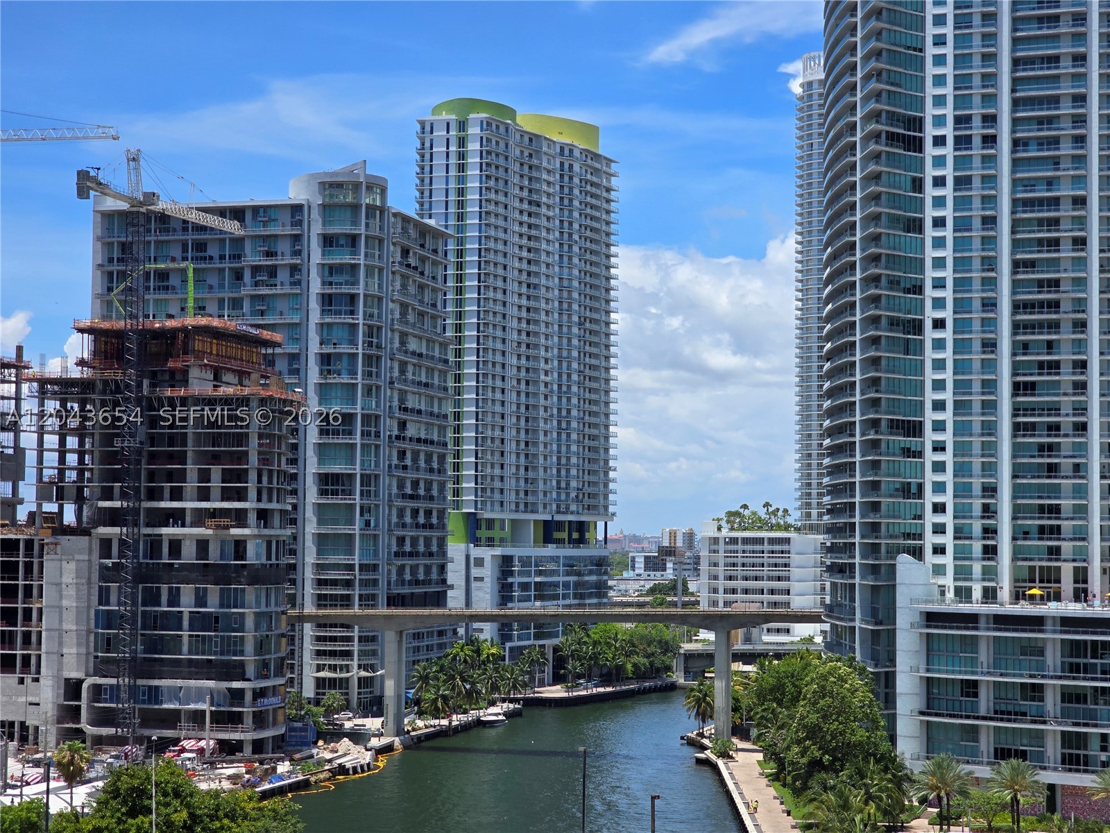 image Brickell on the River North1