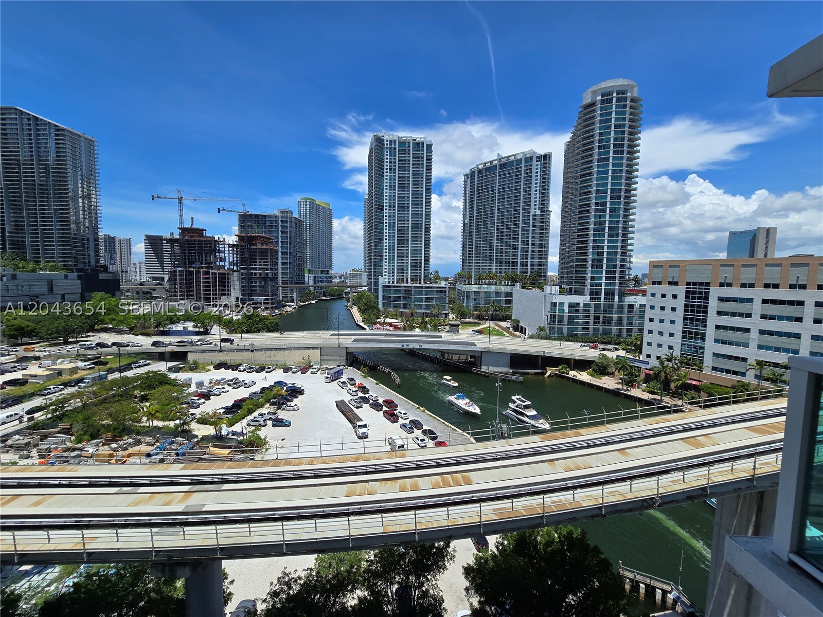 image Brickell on the River North24