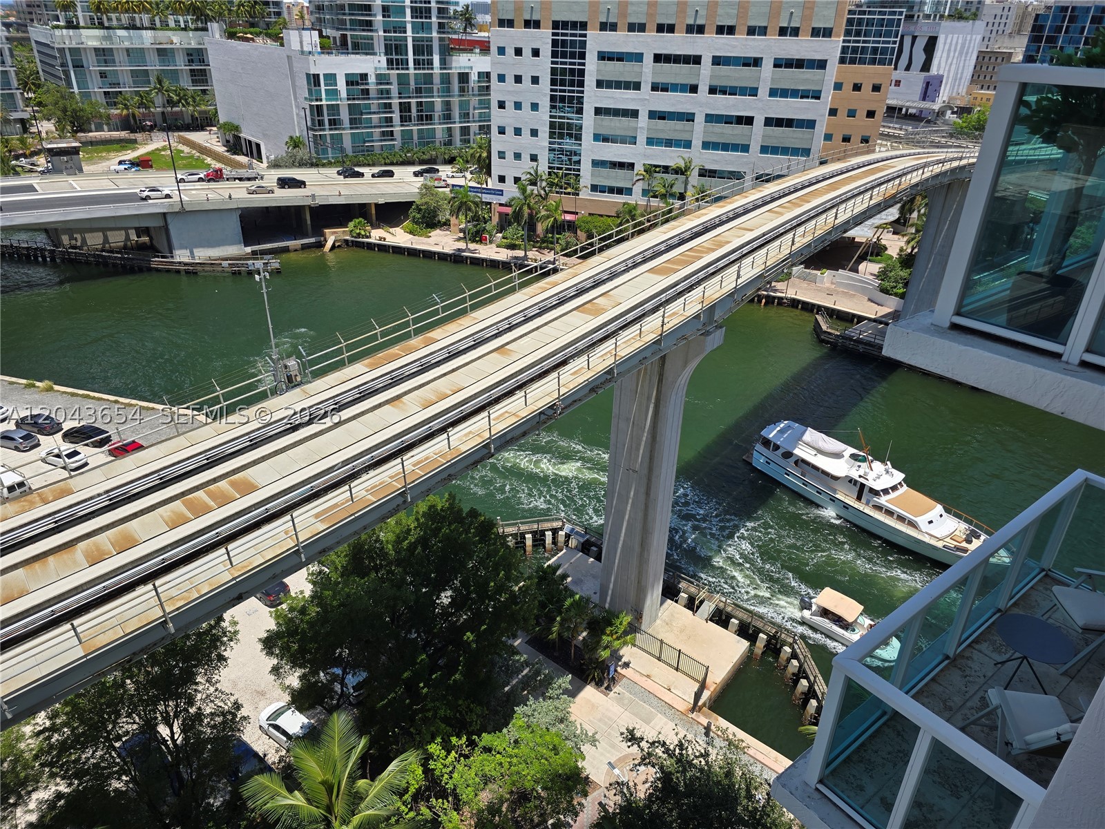 image Brickell on the River North25