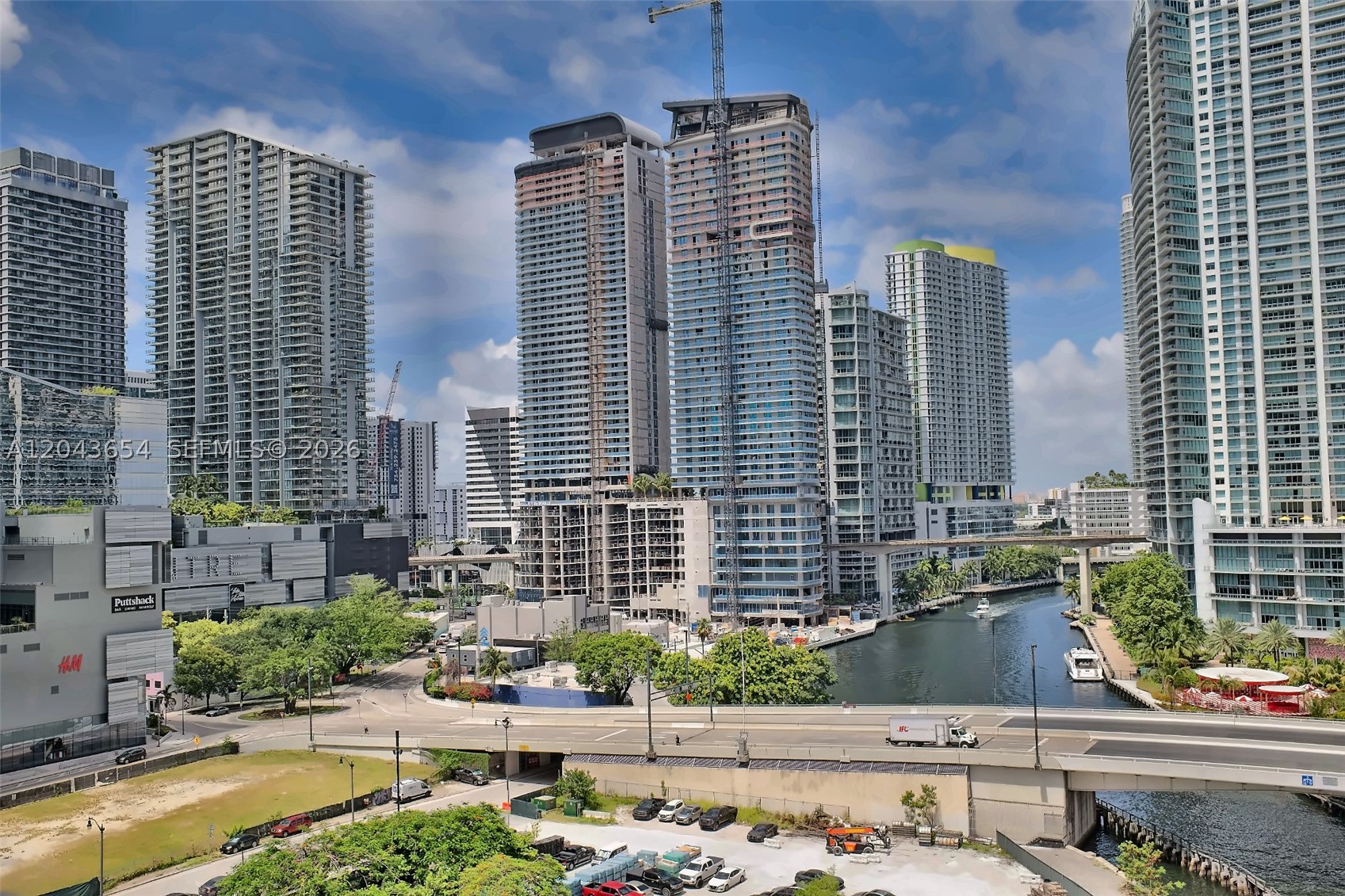 image Brickell on the River North26