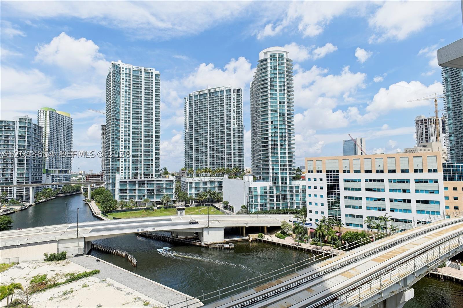 image Brickell on the River North2