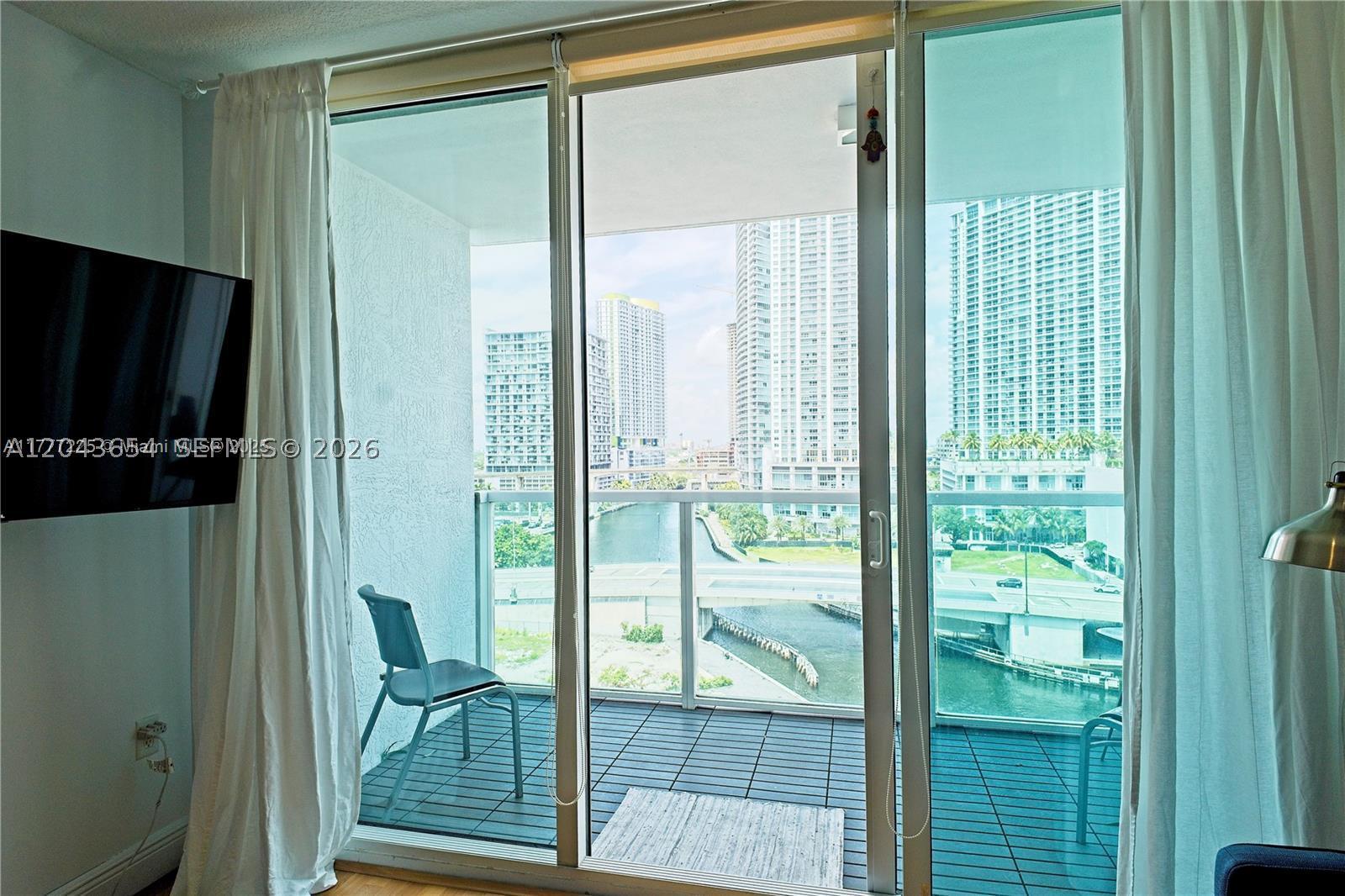 image Brickell on the River North4