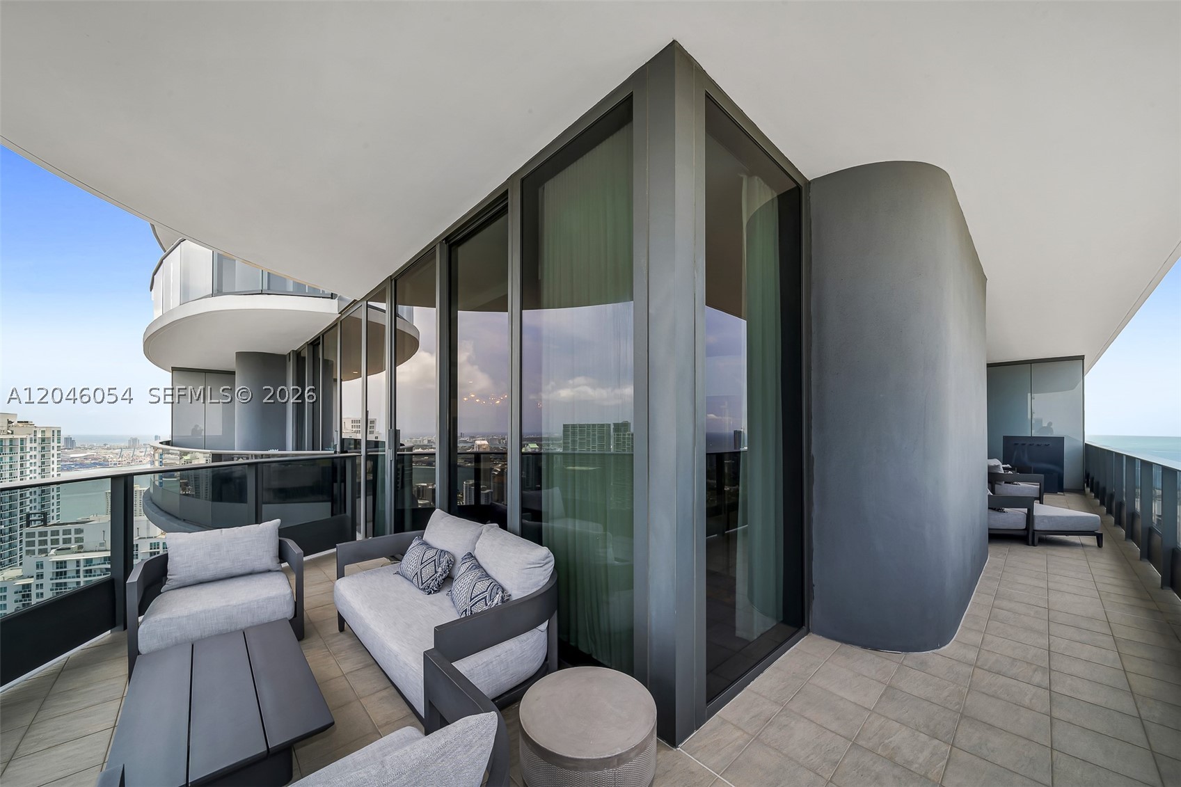 1000 Brickell Plz #PH5807 Miami, FL 33131