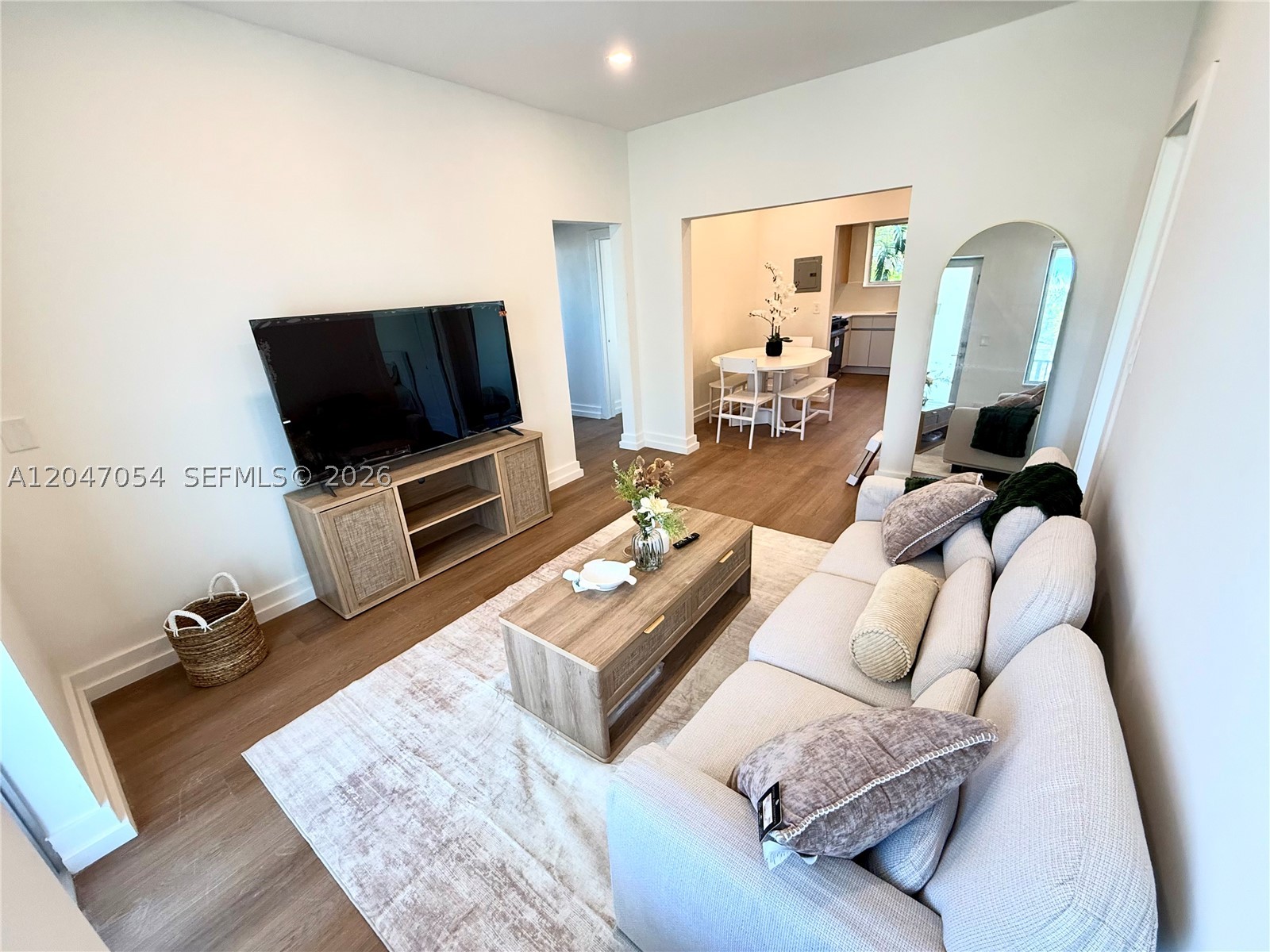 1535 West Ave #4