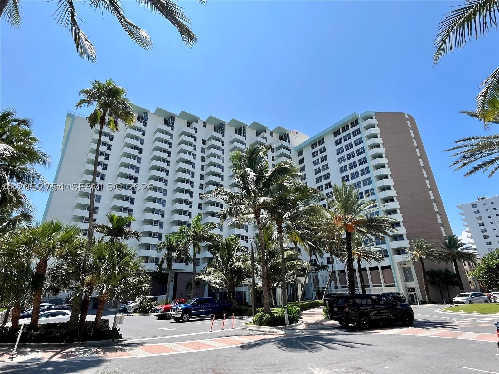 2899 Collins Ave #724