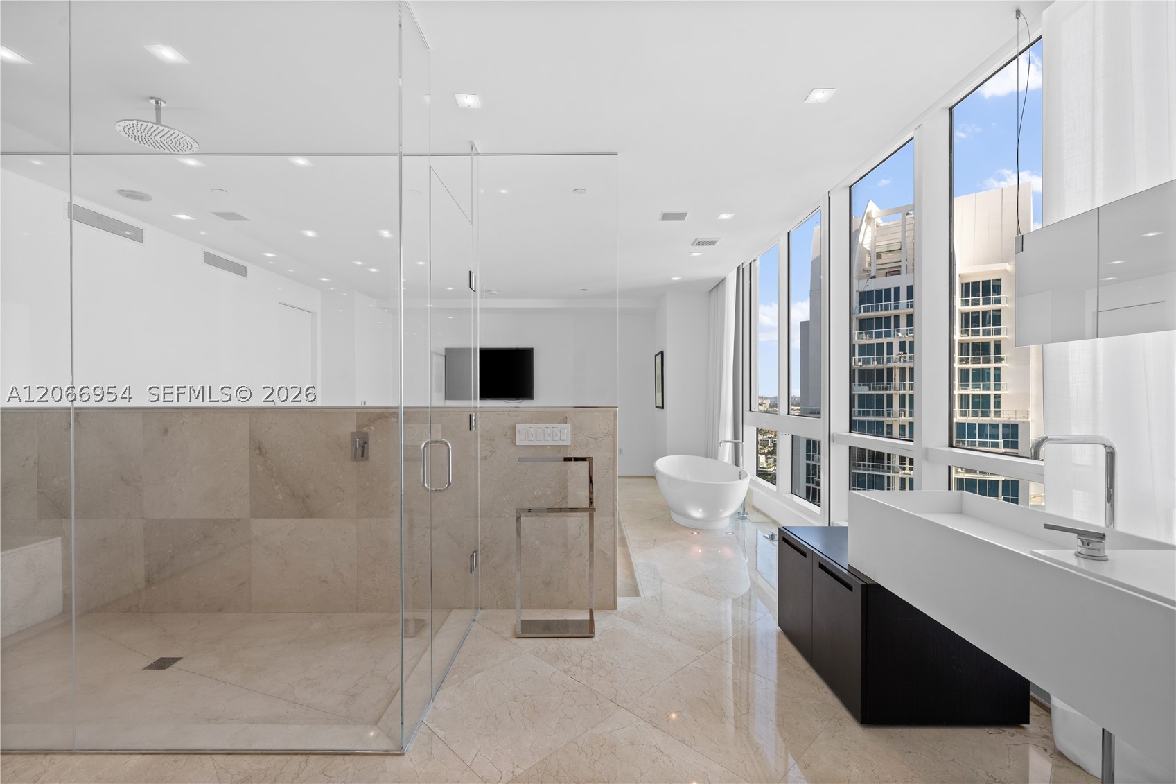 100 S Pointe Dr #3207 Miami Beach, FL 33139