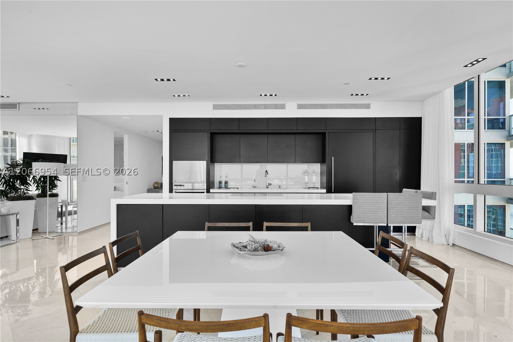 100 S Pointe Dr #3207 Miami Beach, FL 33139