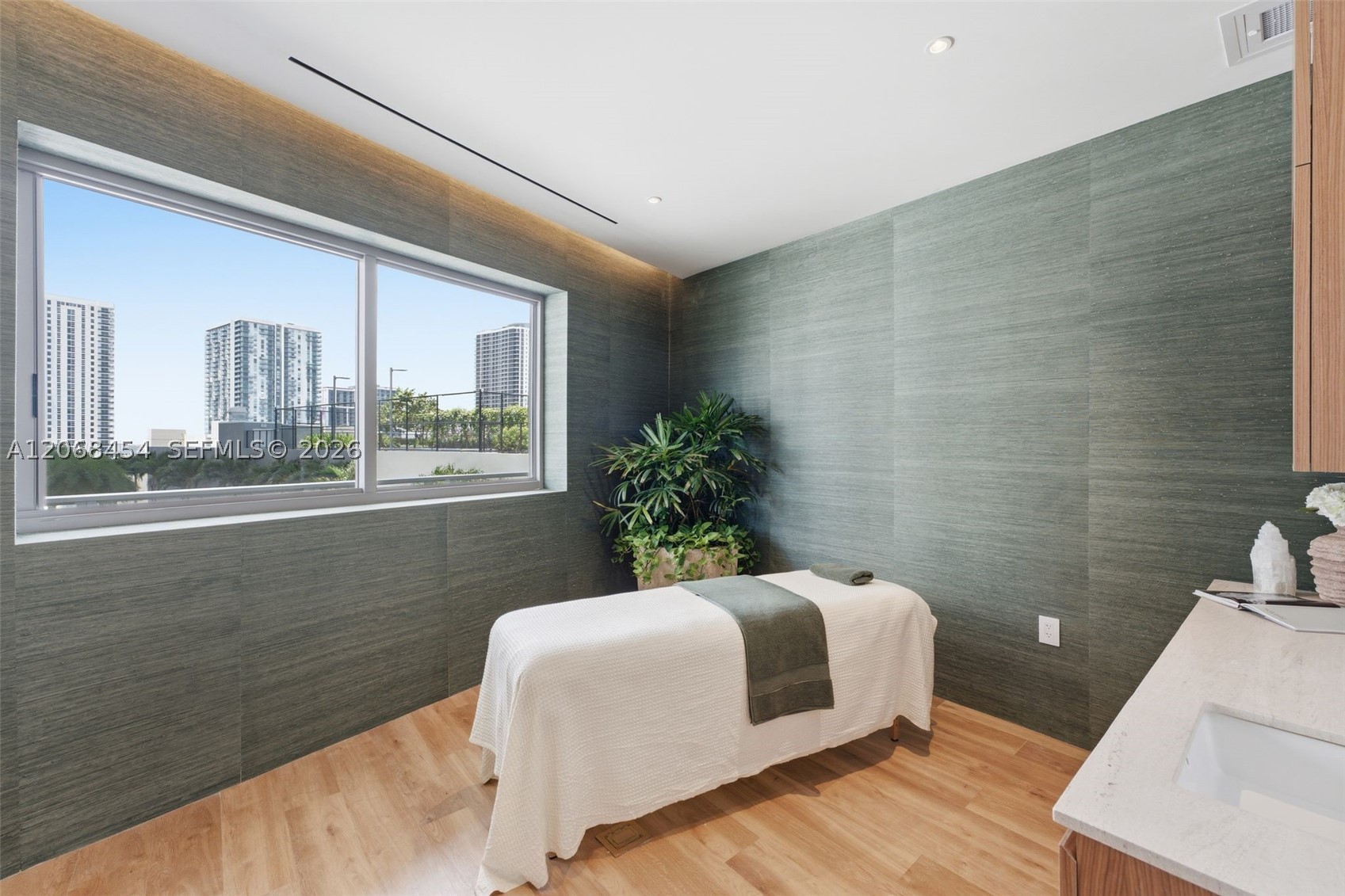 1400 Biscayne Blvd #3004 Miami, FL 33132