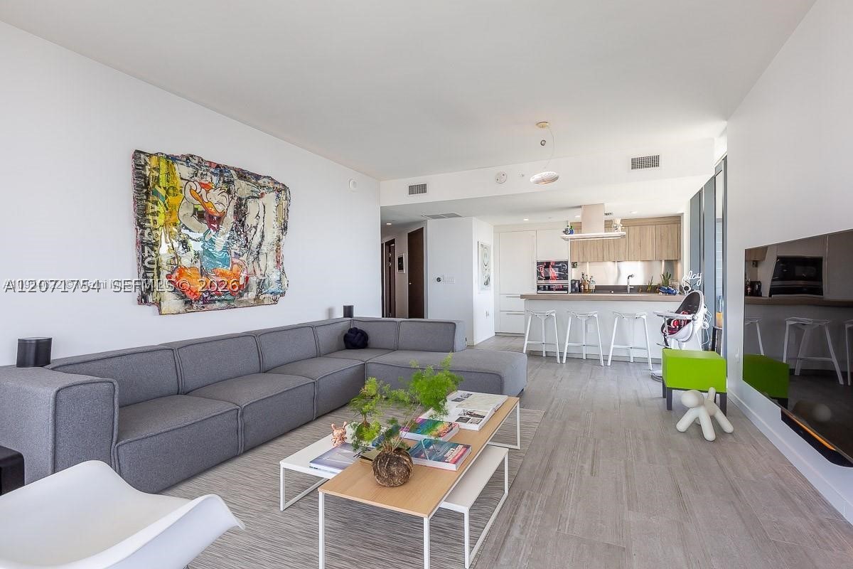 image Brickell Flatiron7