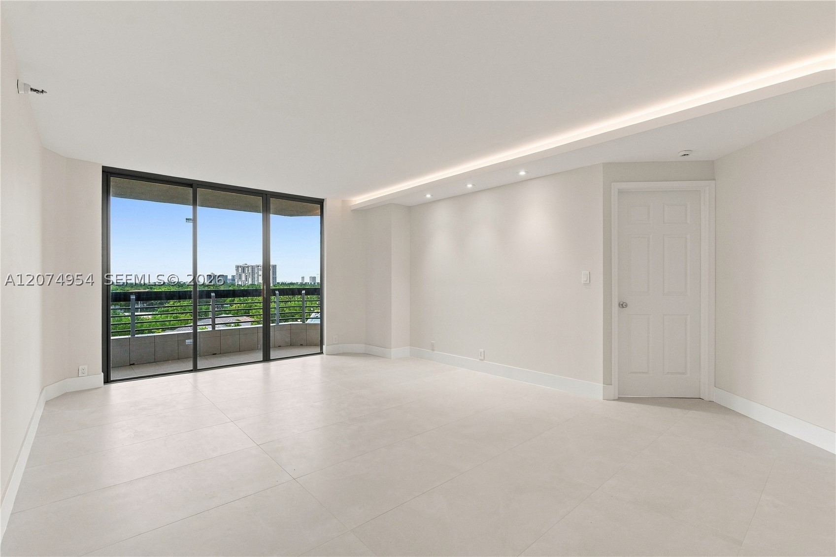 3530 Mystic Pointe Dr #808 Aventura, FL 33180