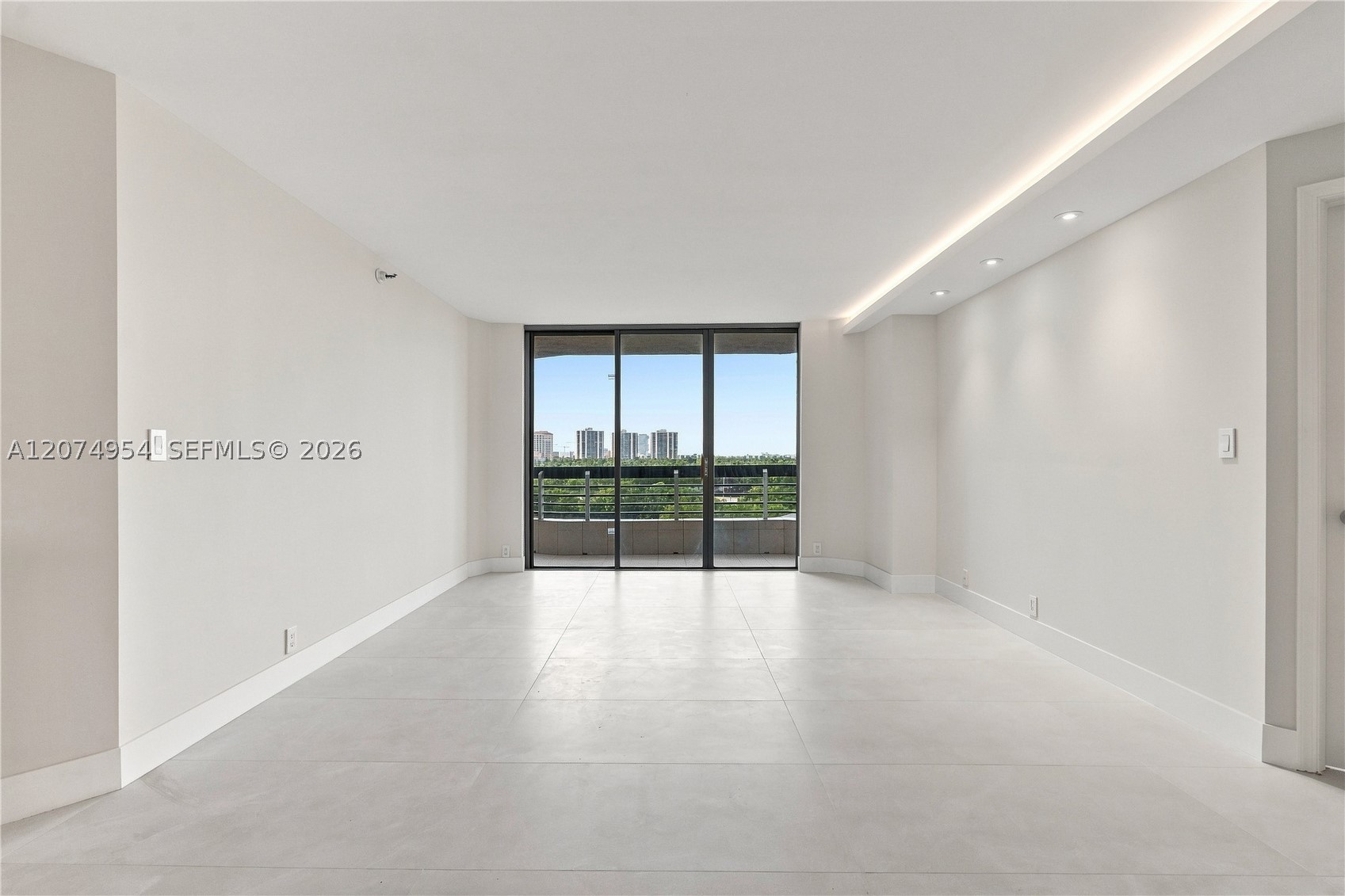3530 Mystic Pointe Dr #808 Aventura, FL 33180