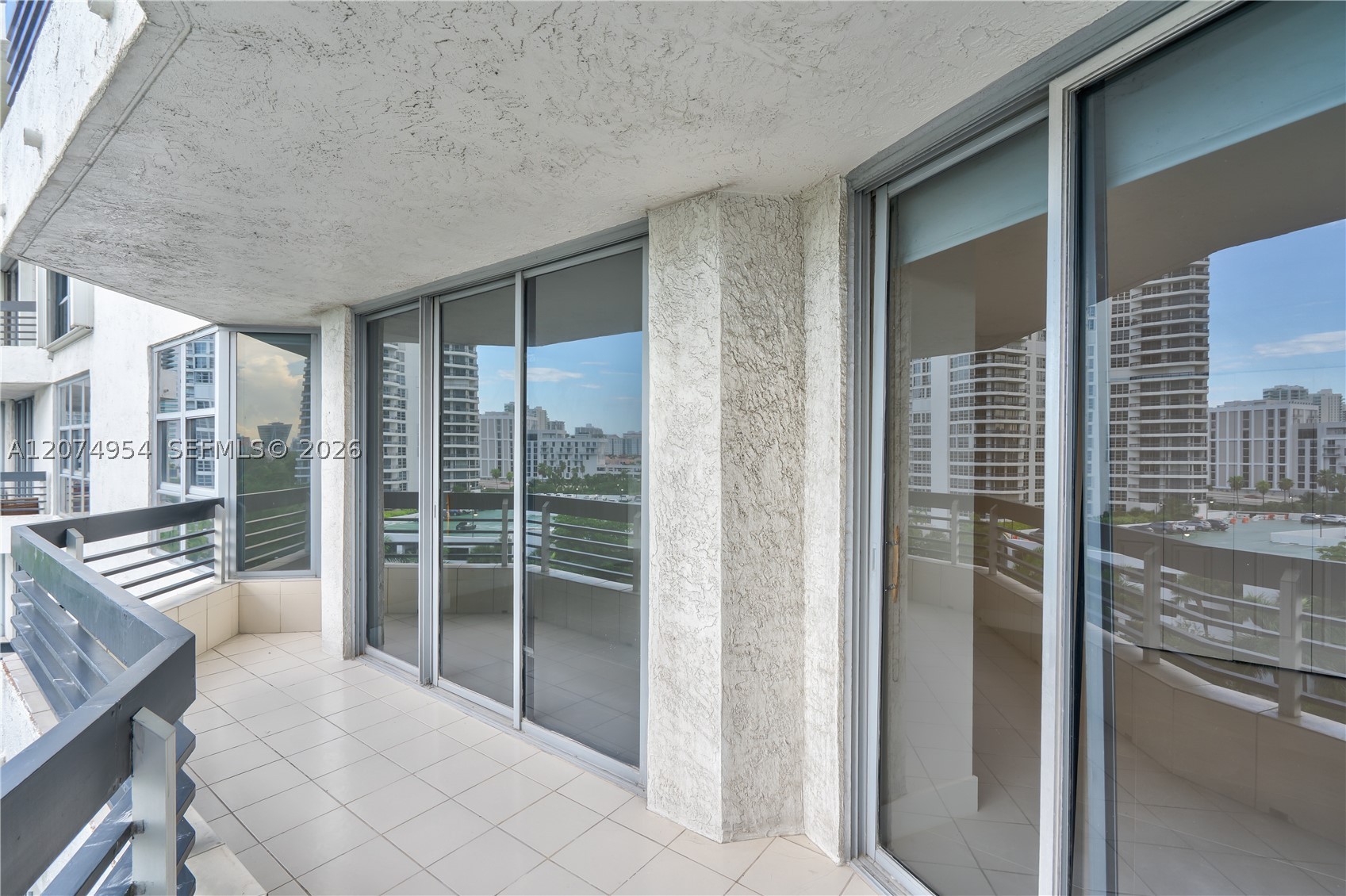 3530 Mystic Pointe Dr #808 Aventura, FL 33180