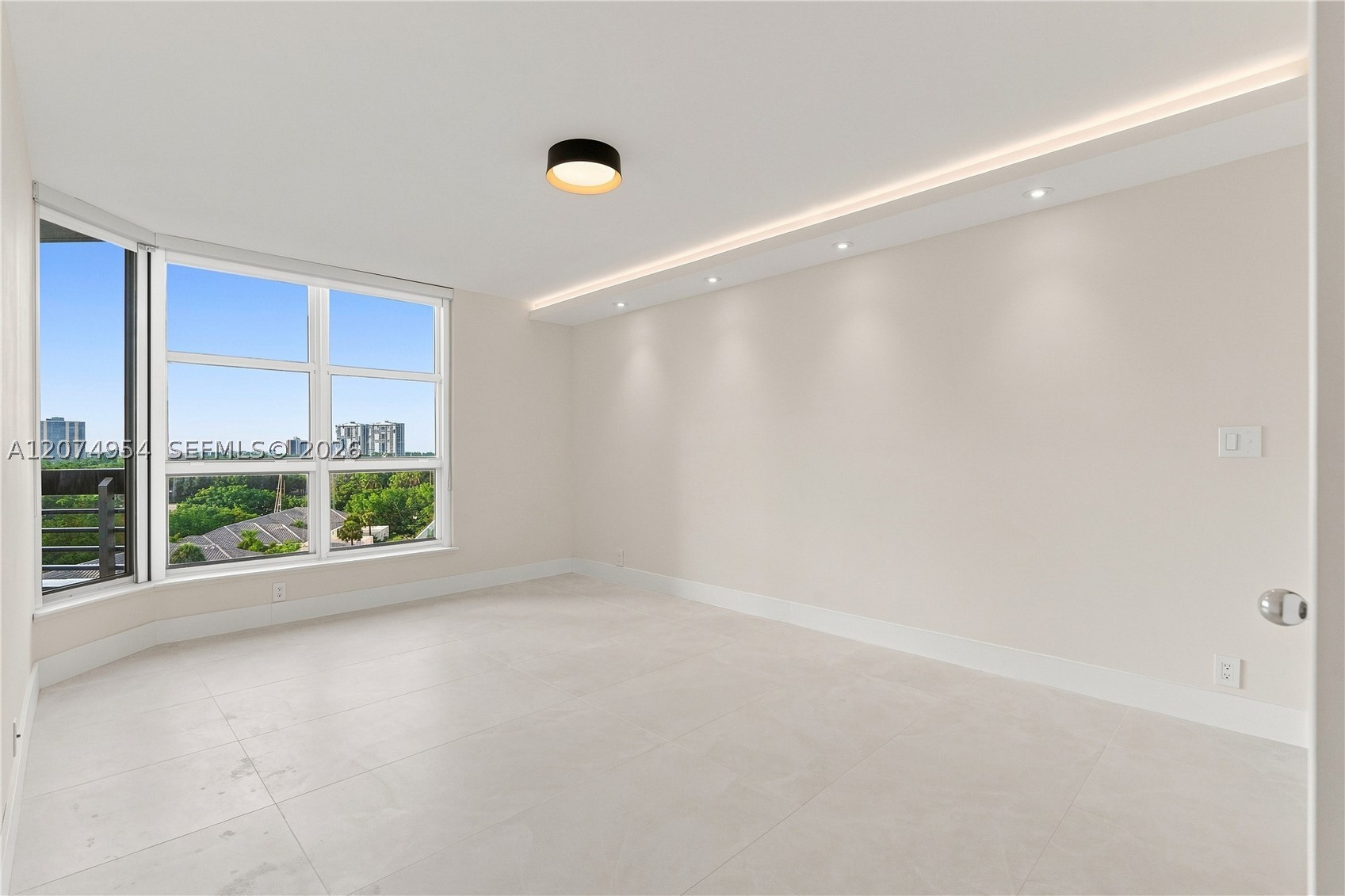 3530 Mystic Pointe Dr #808 Aventura, FL 33180