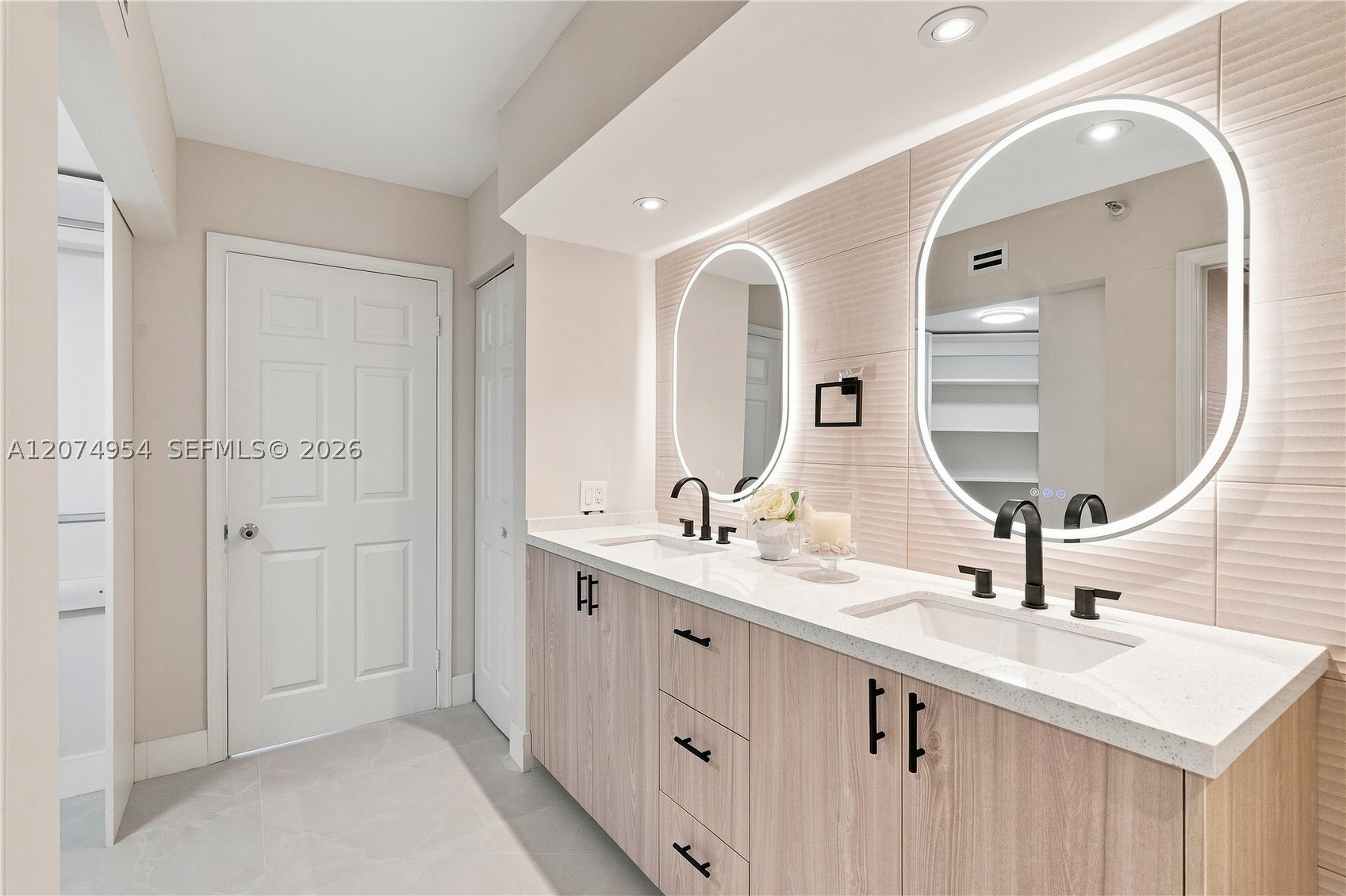3530 Mystic Pointe Dr #808 Aventura, FL 33180