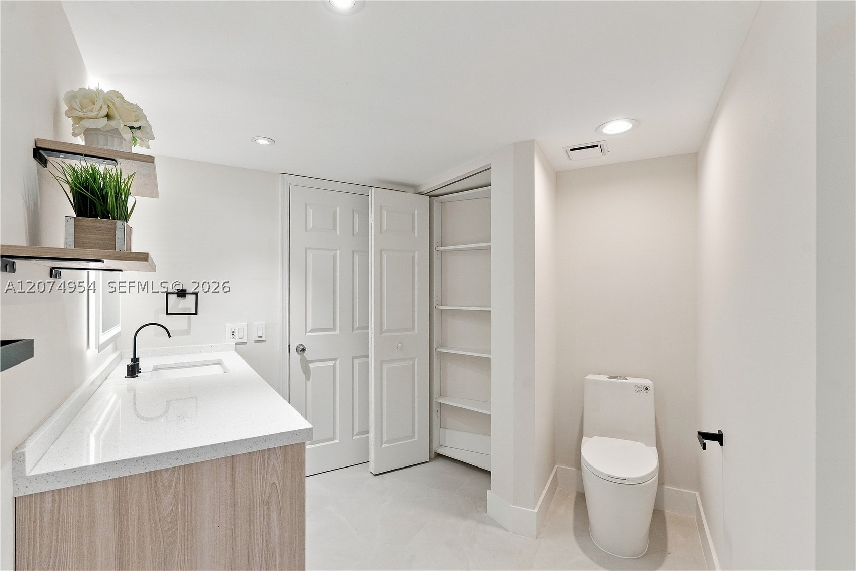 3530 Mystic Pointe Dr #808 Aventura, FL 33180