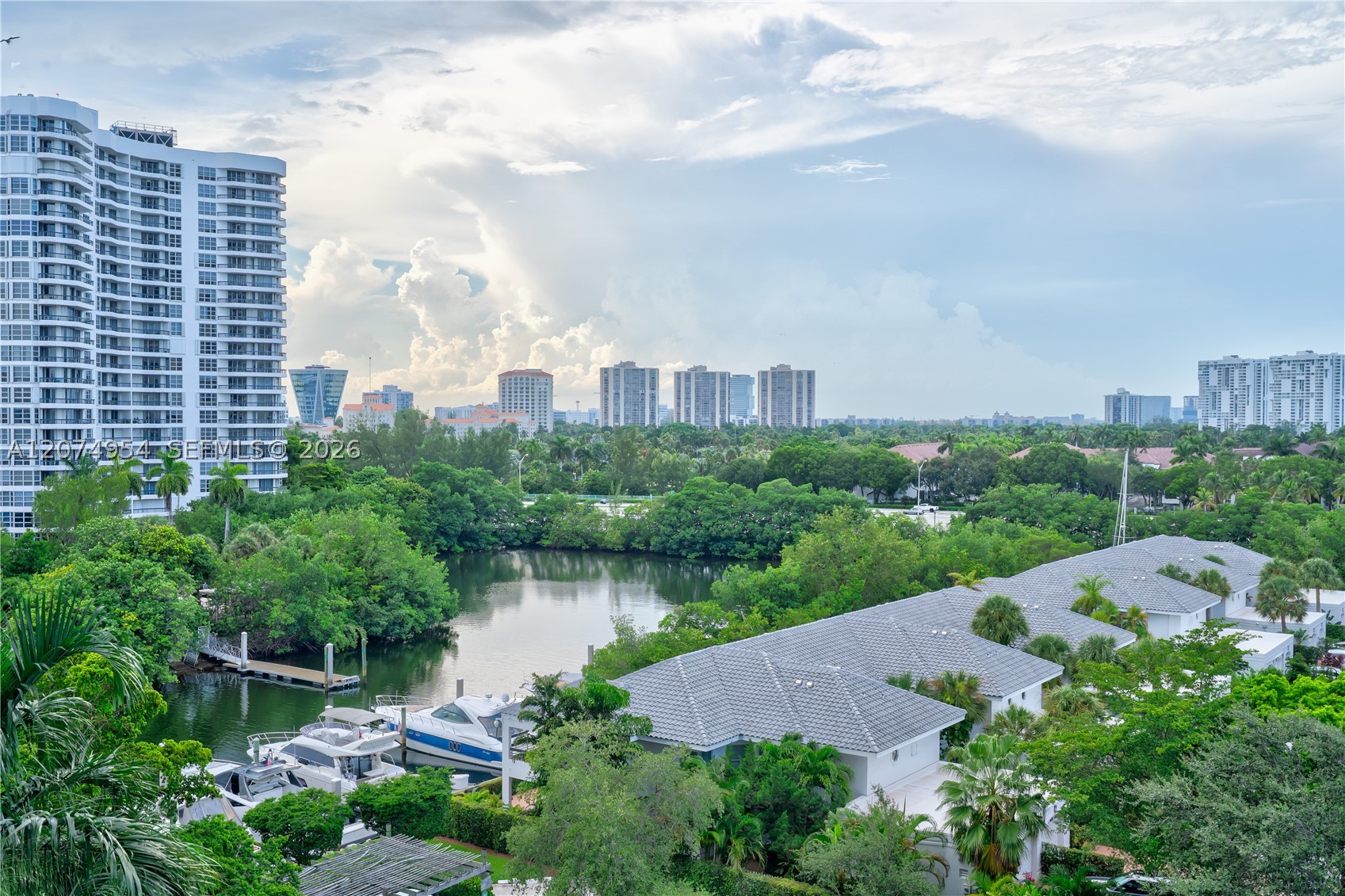 3530 Mystic Pointe Dr #808 Aventura, FL 33180