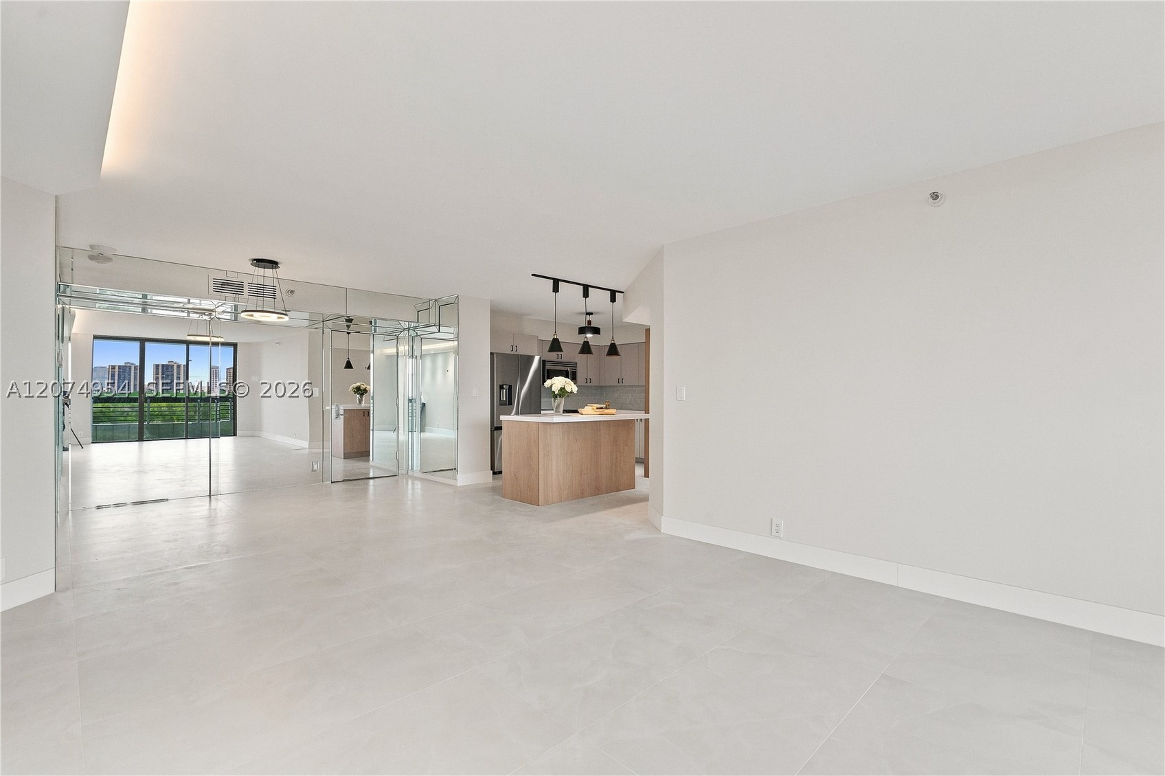3530 Mystic Pointe Dr #808 Aventura, FL 33180