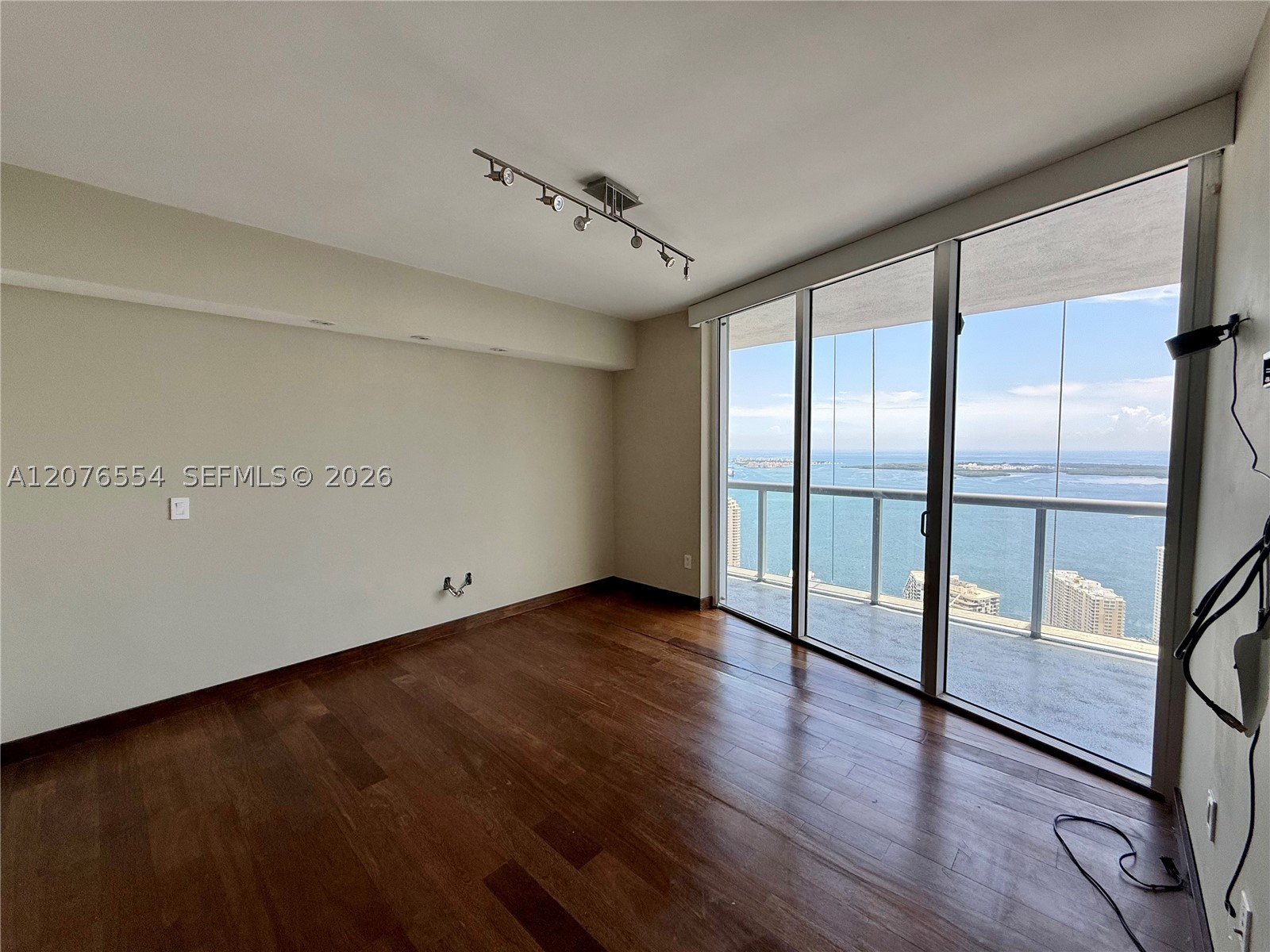 465 Brickell Ave #5605 Miami, FL 33131