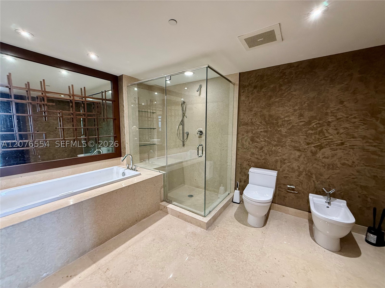 465 Brickell Ave #5605 Miami, FL 33131