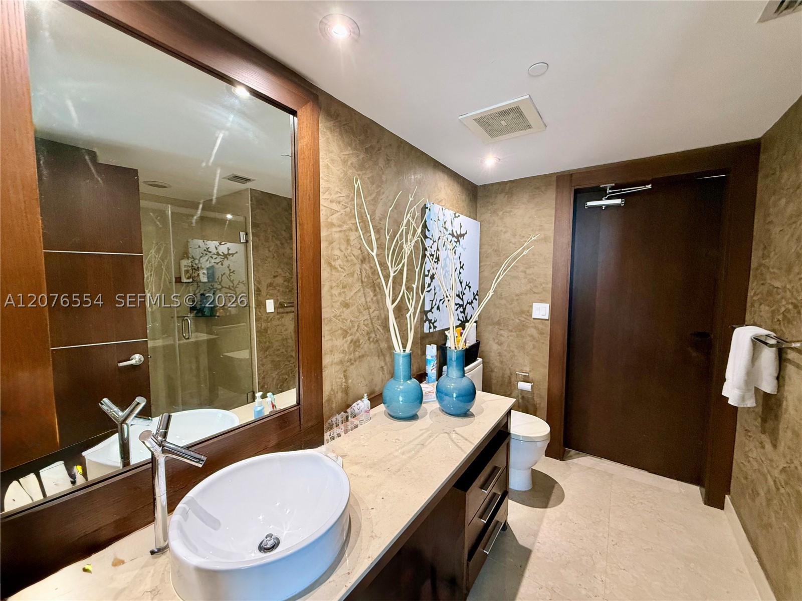 465 Brickell Ave #5605 Miami, FL 33131