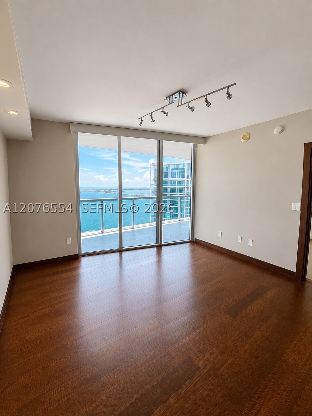 image Icon Brickell I16