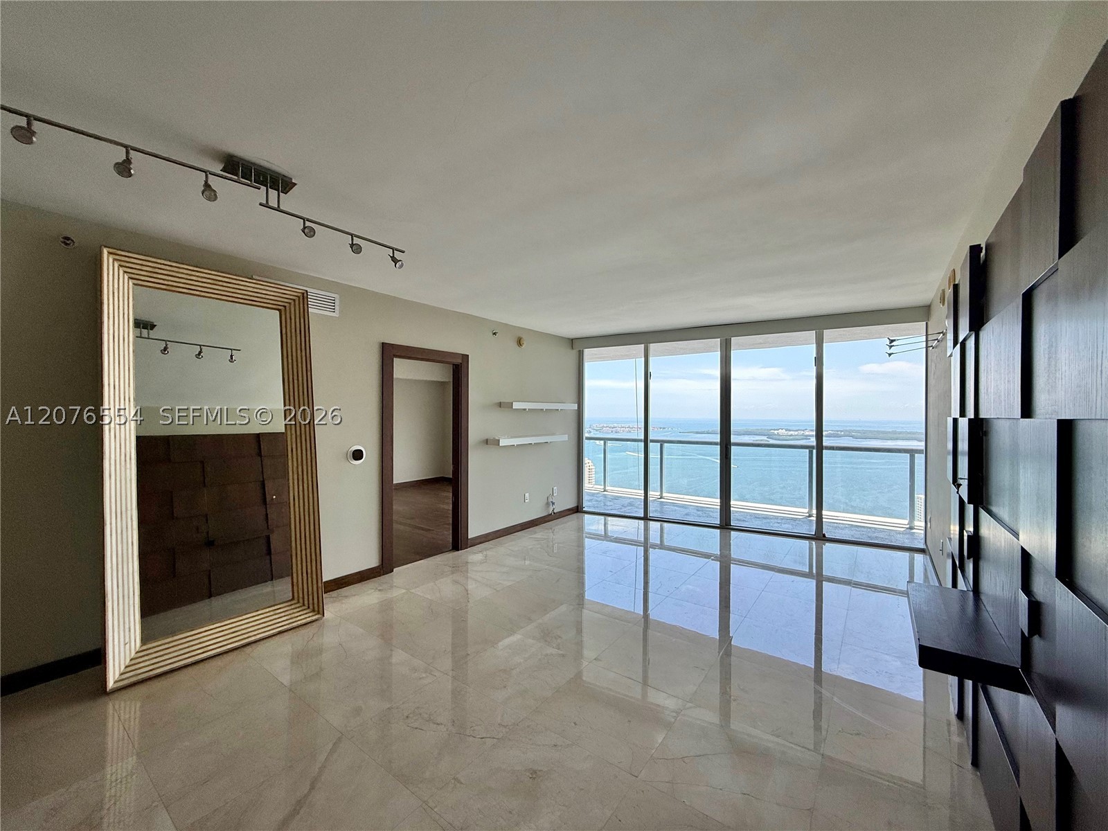 465 Brickell Ave #5605 Miami, FL 33131
