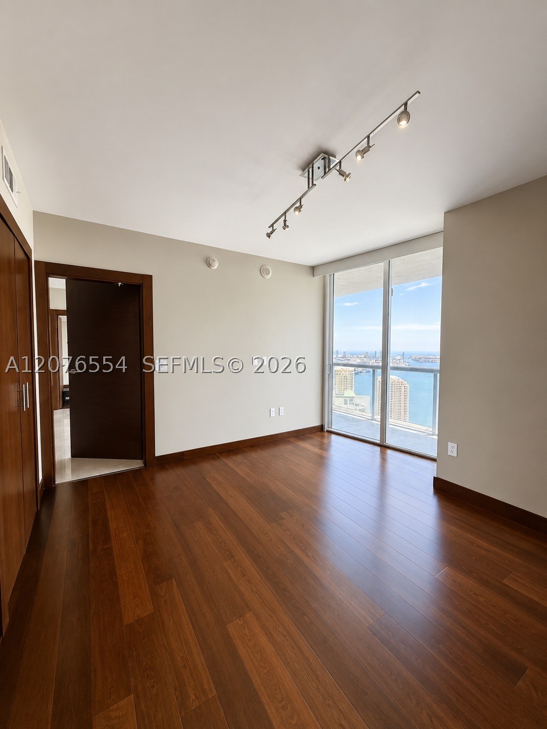 image Icon Brickell I20