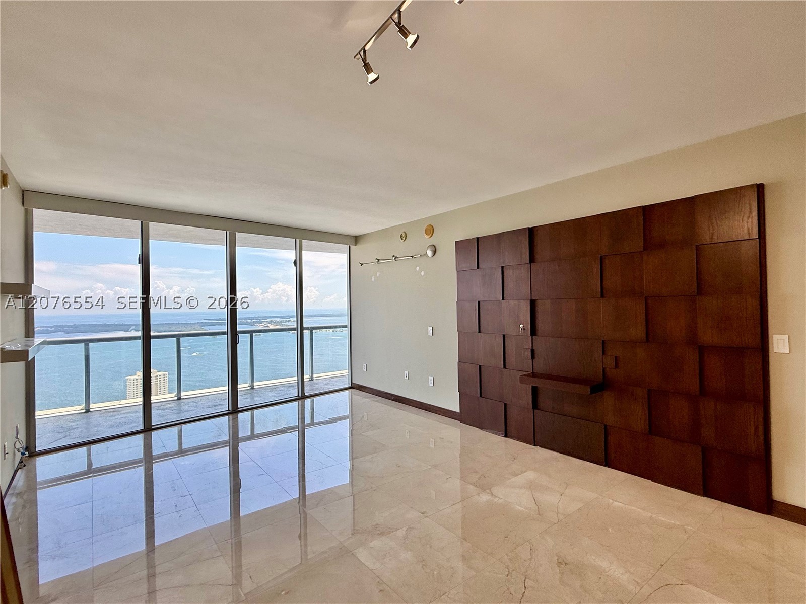 465 Brickell Ave #5605 Miami, FL 33131