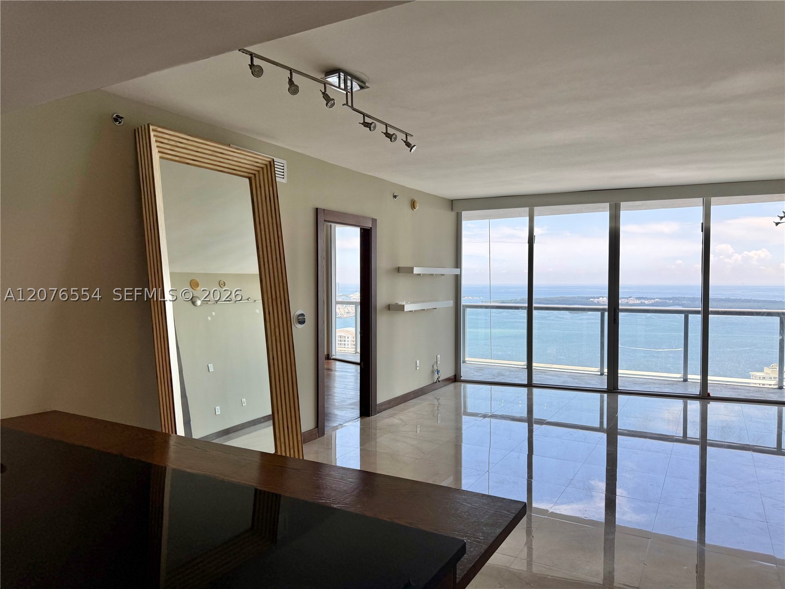 465 Brickell Ave #5605 Miami, FL 33131