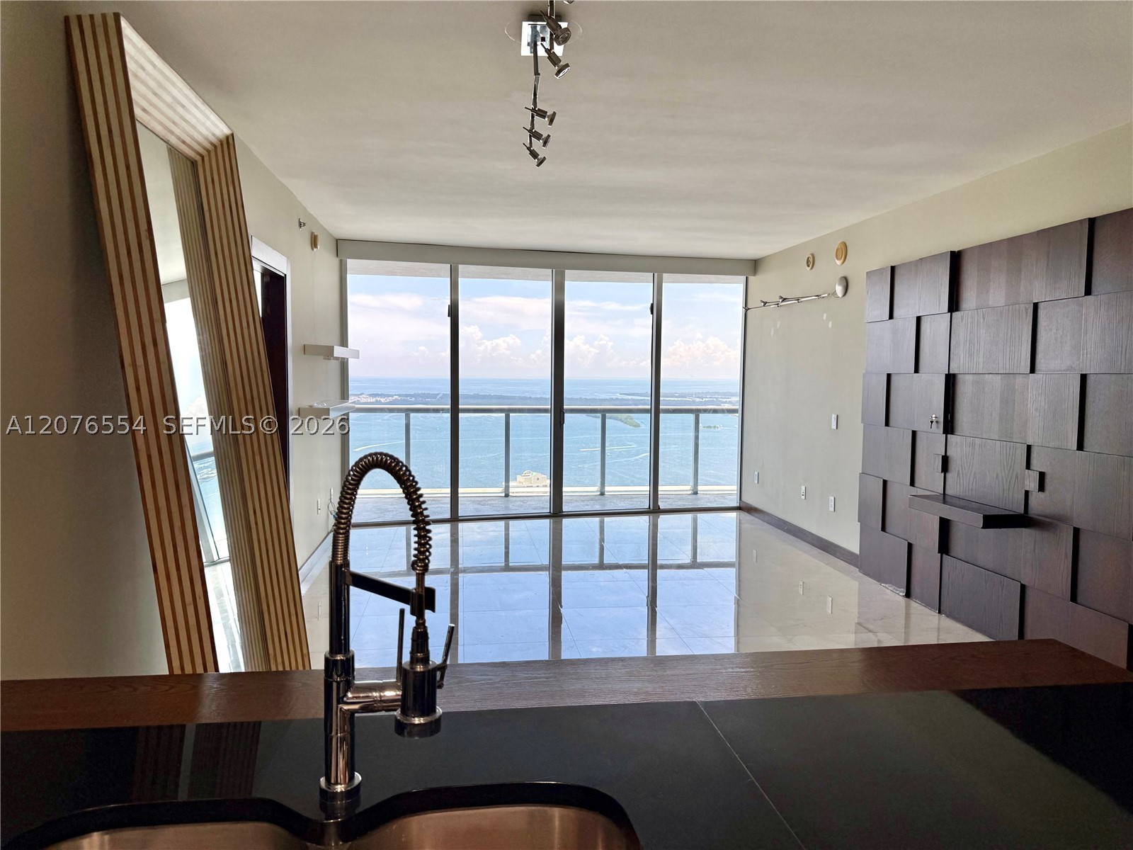 465 Brickell Ave #5605 Miami, FL 33131