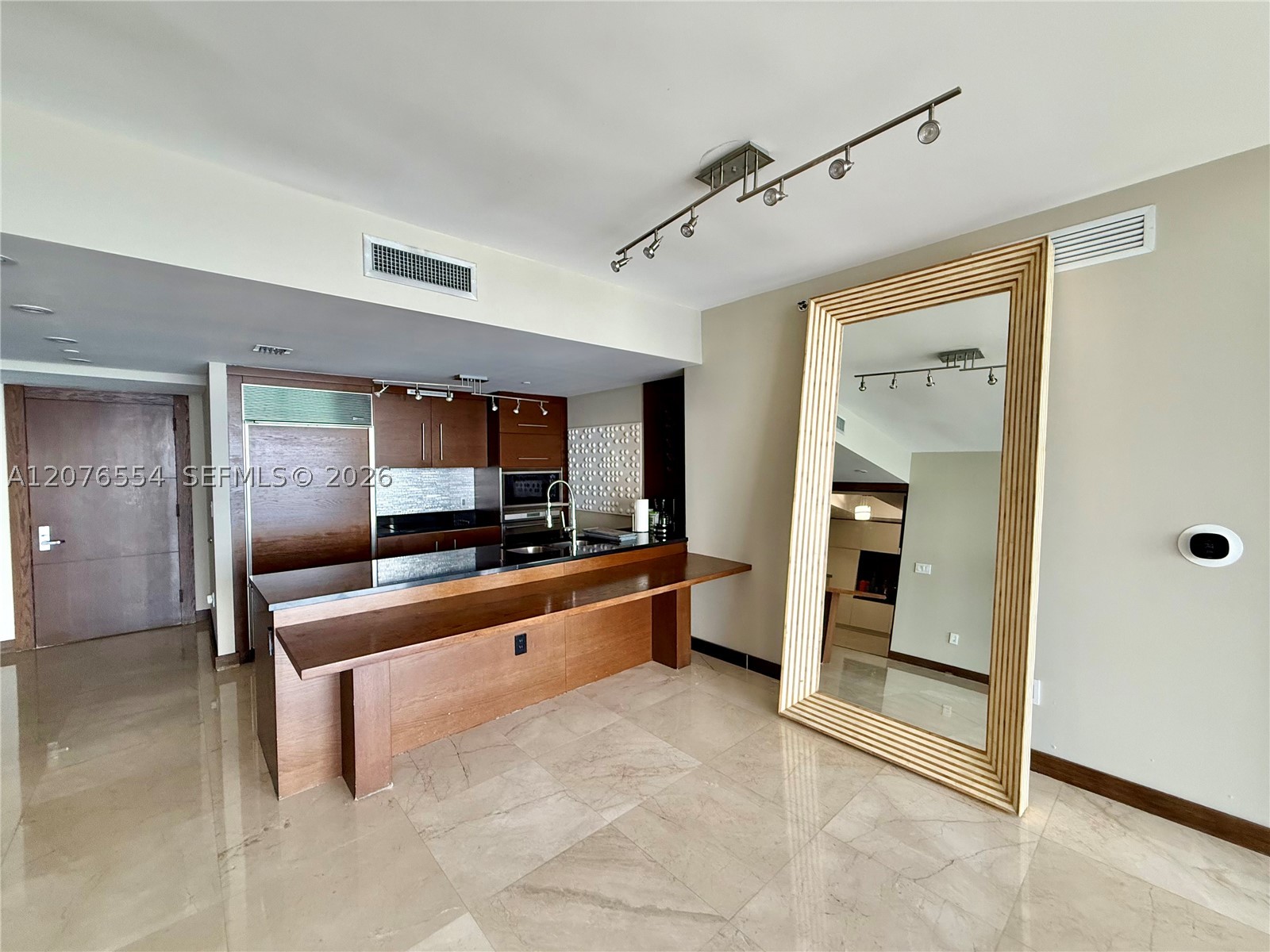 465 Brickell Ave #5605 Miami, FL 33131