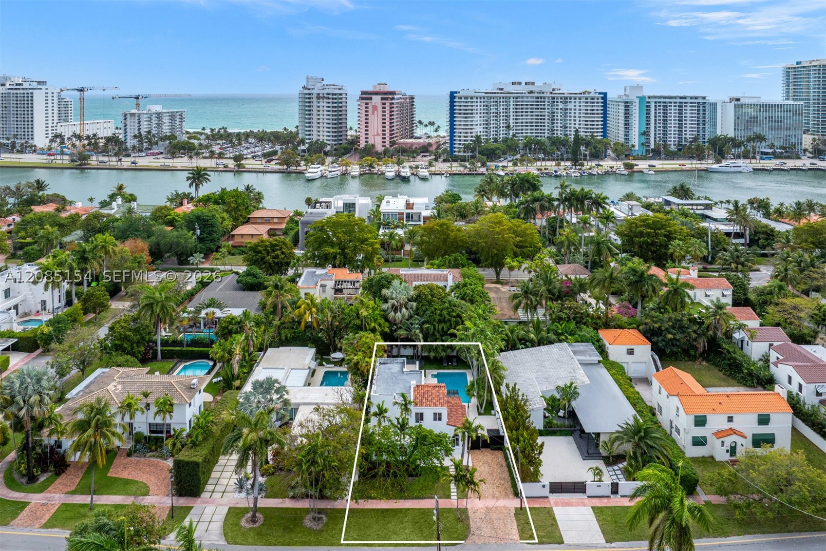 5237 La Gorce Dr