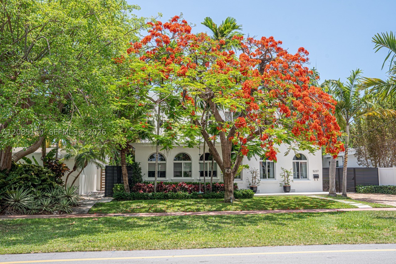 5237 La Gorce Dr Miami Beach, FL 33140