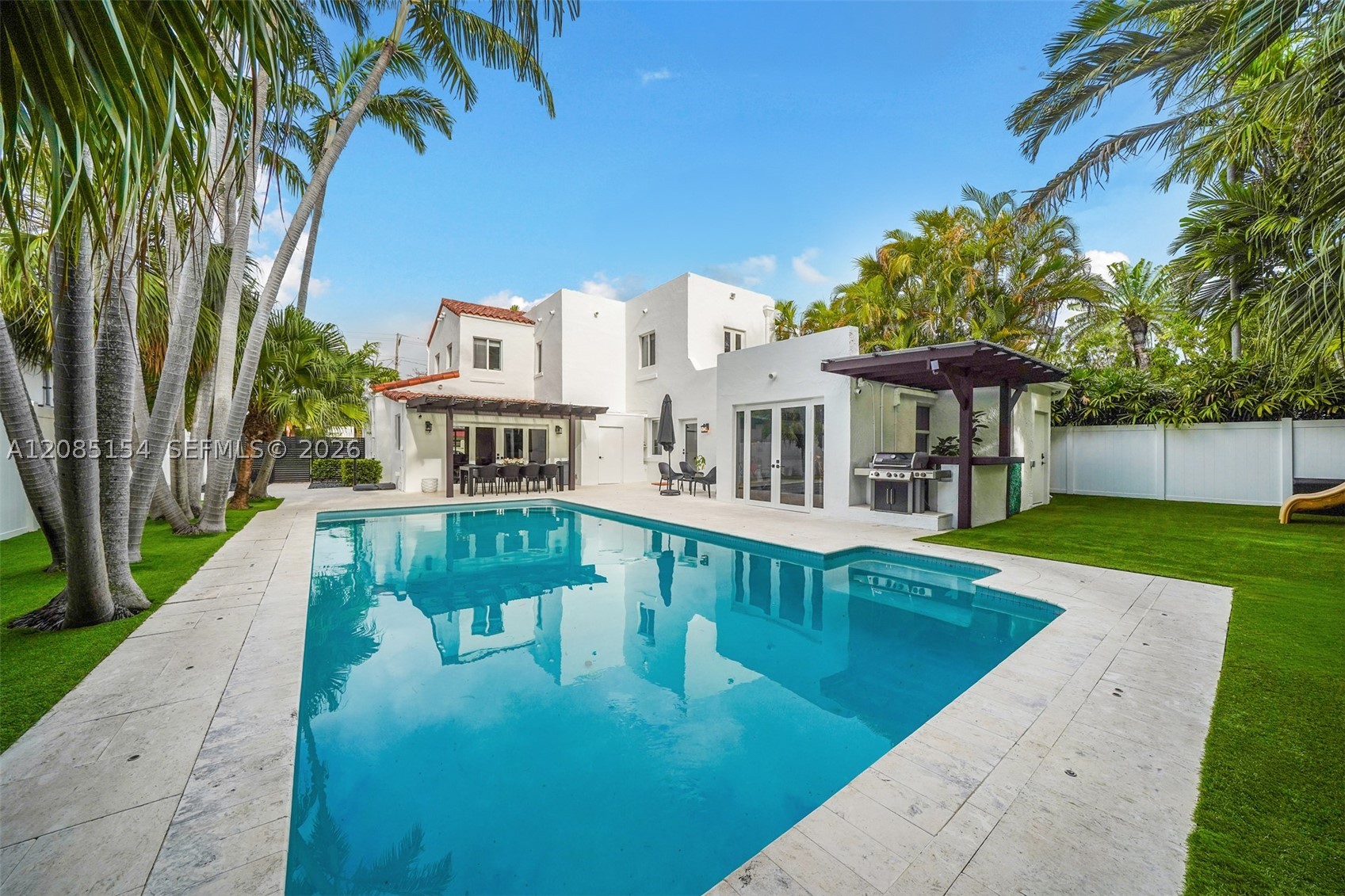 5237 La Gorce Dr Miami Beach, FL 33140