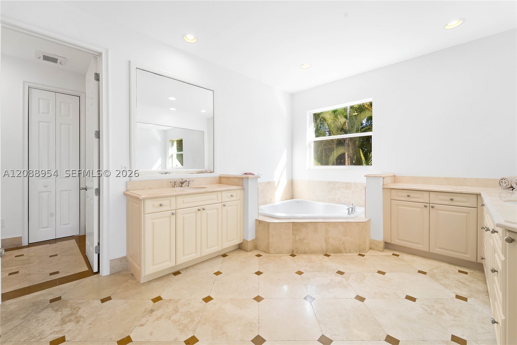 1490 Cleveland Rd Miami Beach, FL 33141