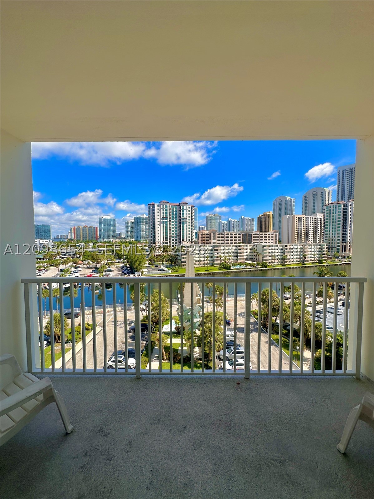 300 Bayview Dr #701