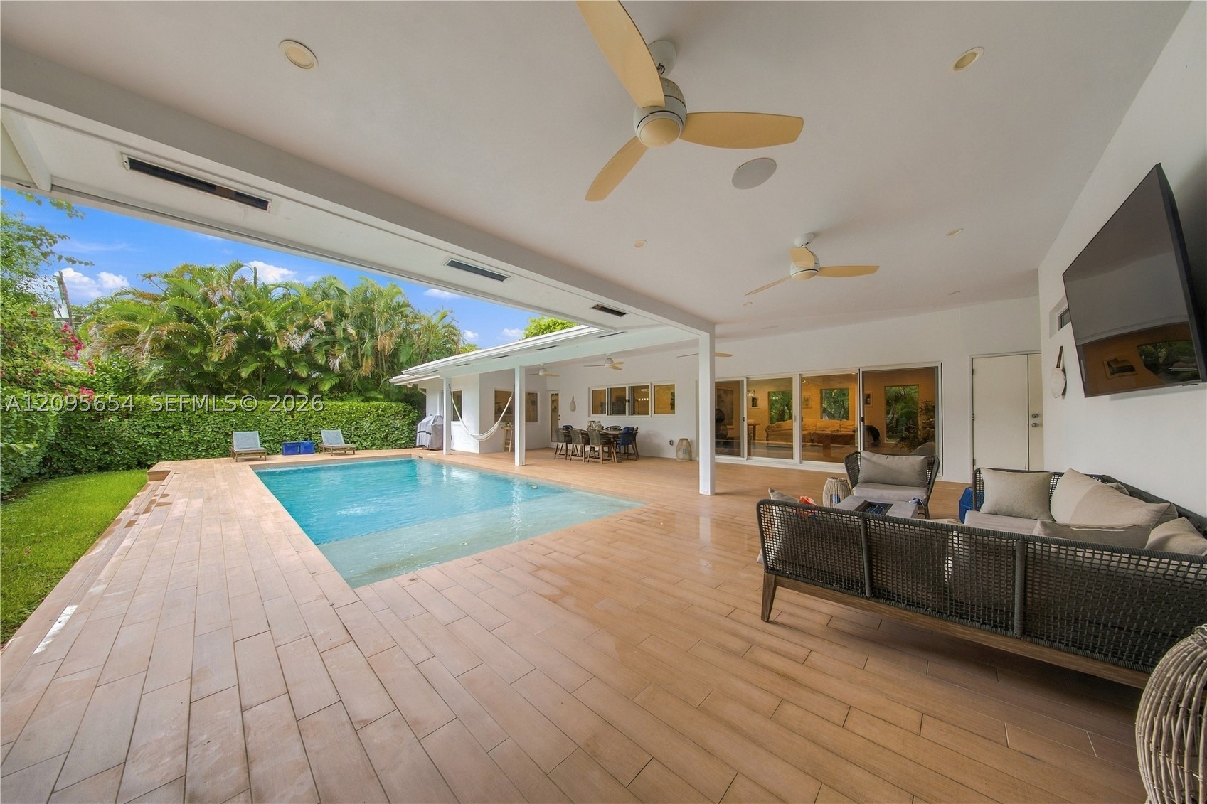 3680 Battersea Rd Miami, FL 33133