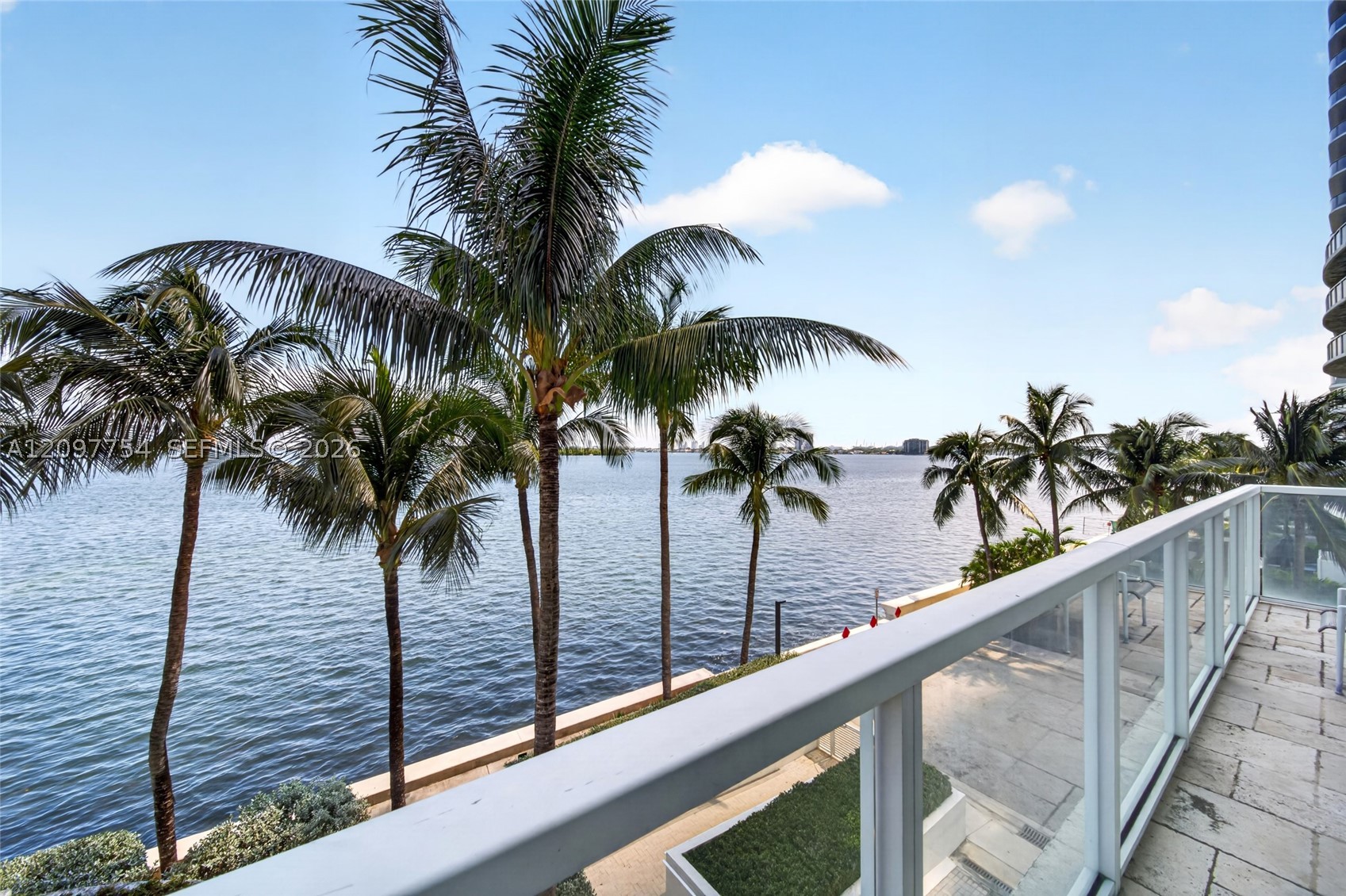 image Onyx on the Bay10