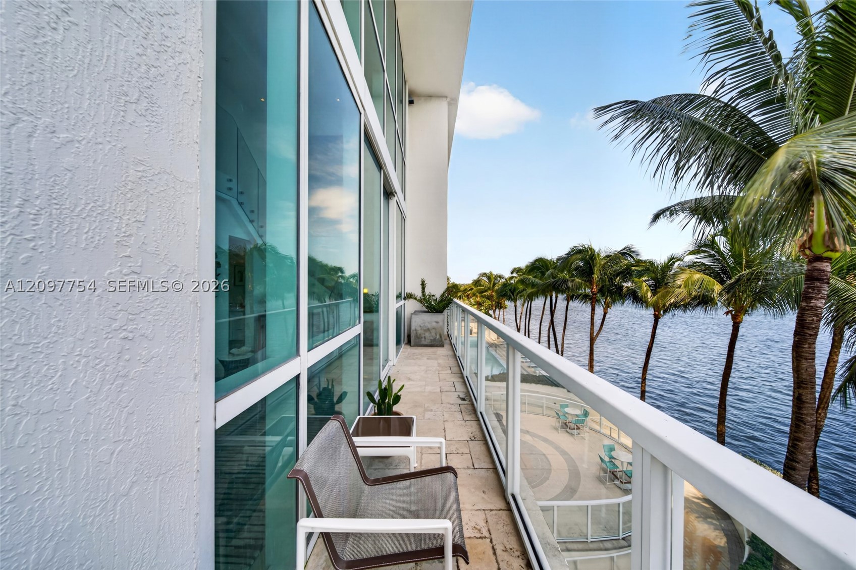 image Onyx on the Bay12