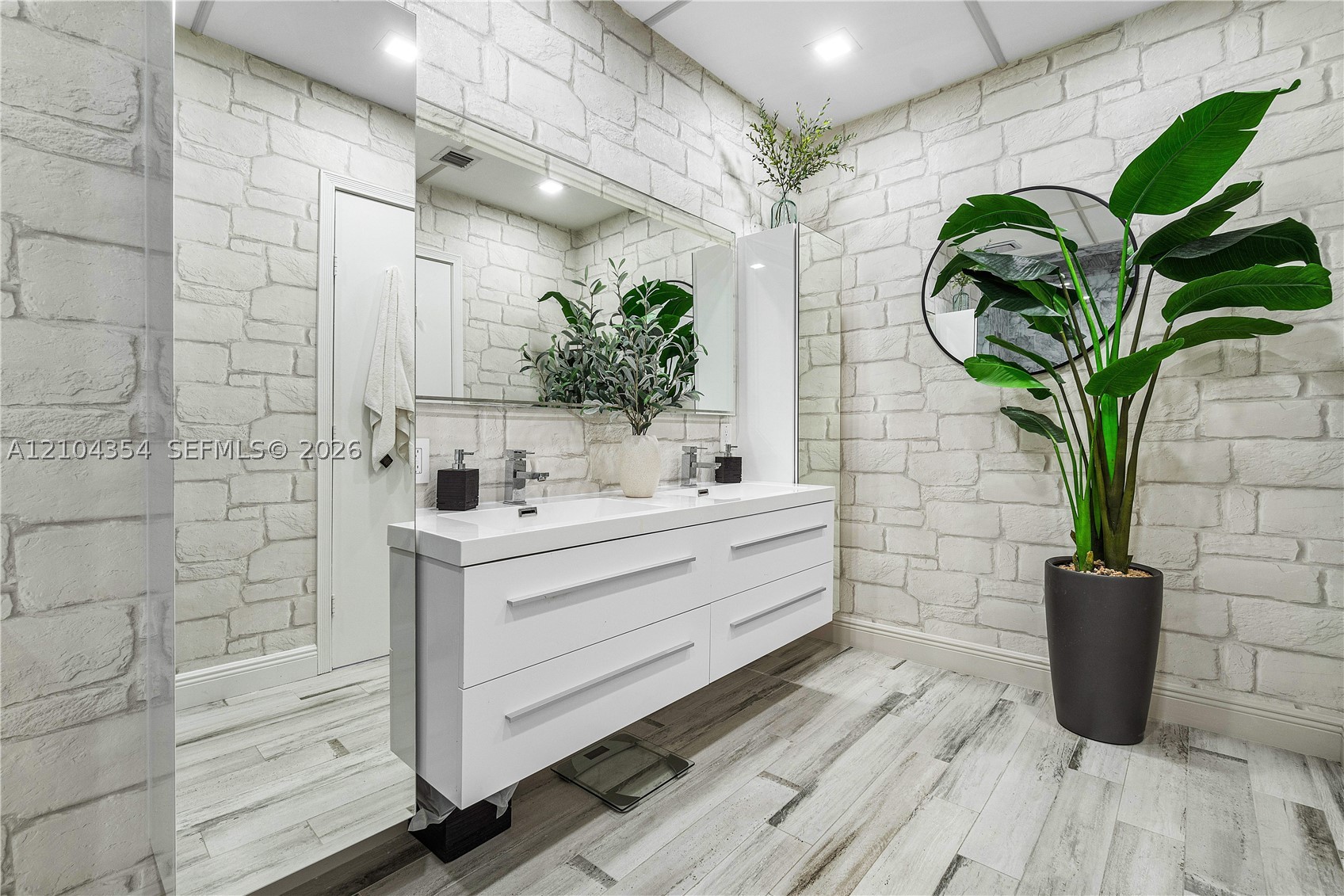2110 N Ocean Blvd #10E Fort Lauderdale, FL 33305