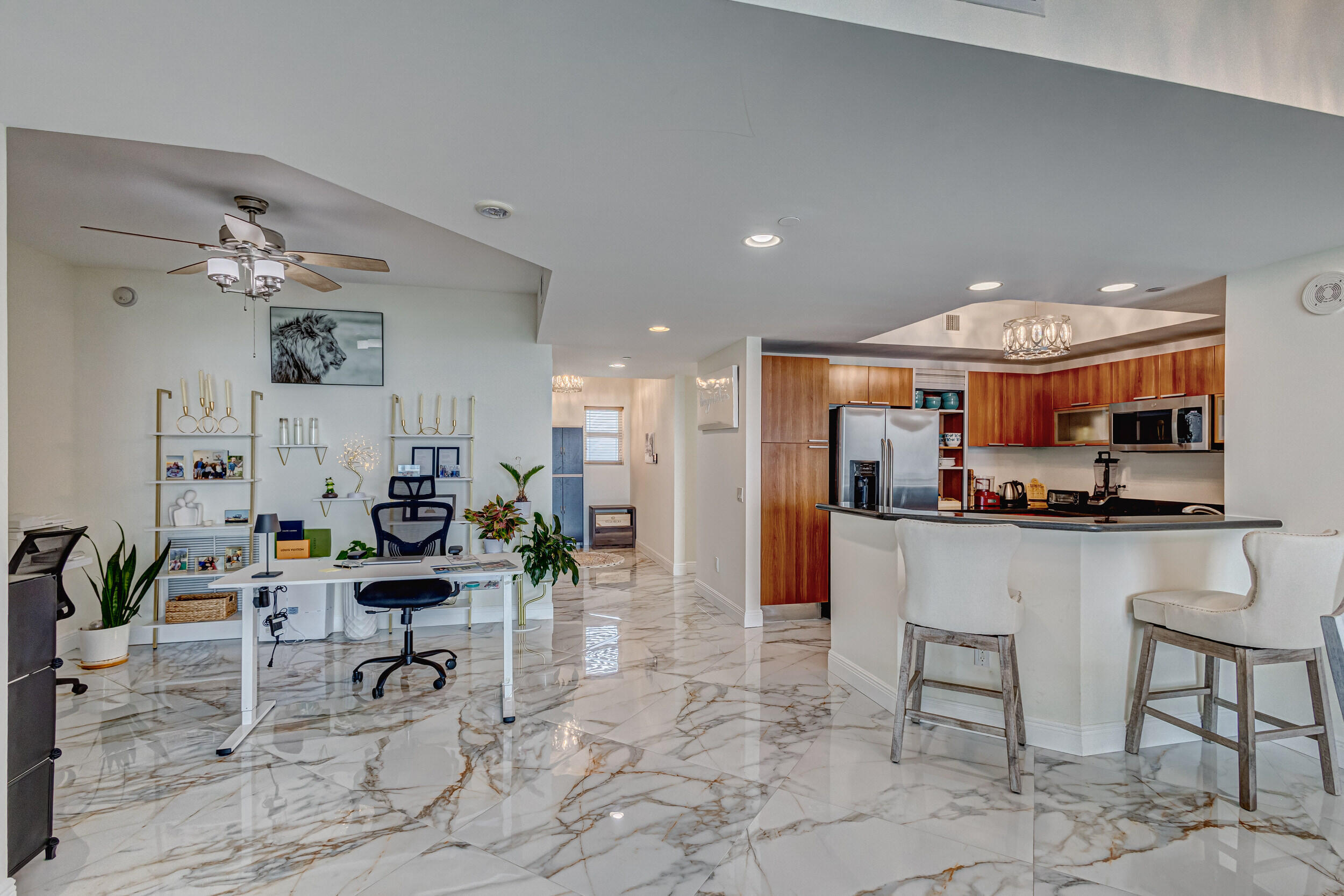 2640 Lake Shr #2014 Riviera Beach, FL 33404
